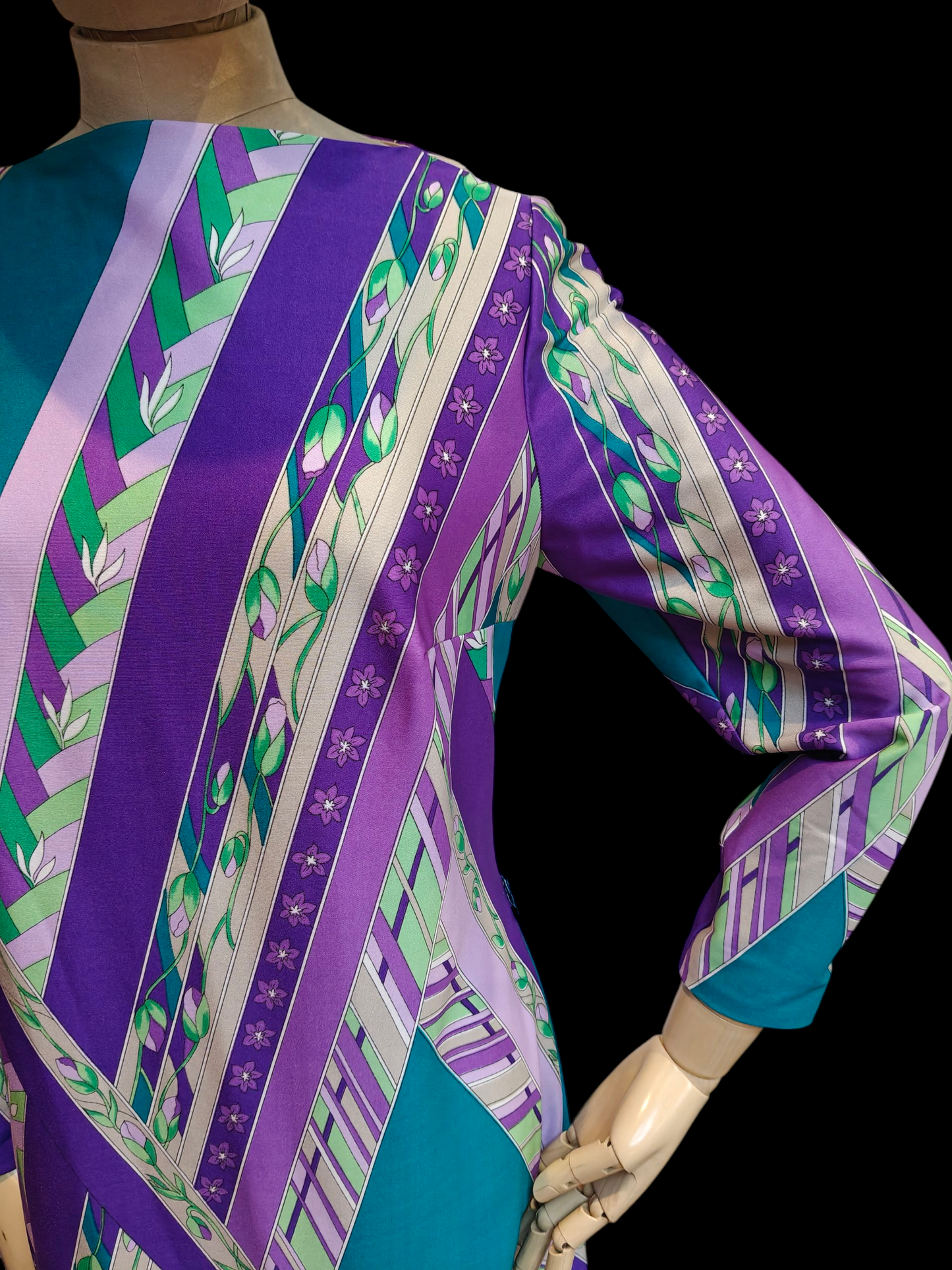 Amazing vintage print midi dress