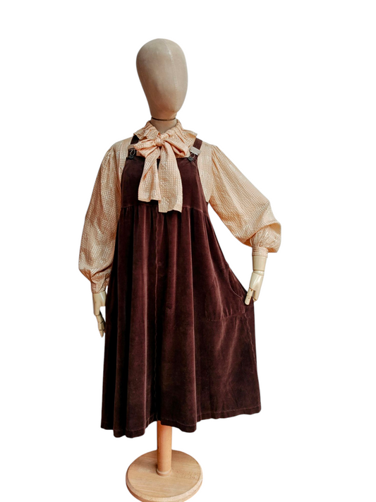 Beautiful vintage blouse in champagne peach silk