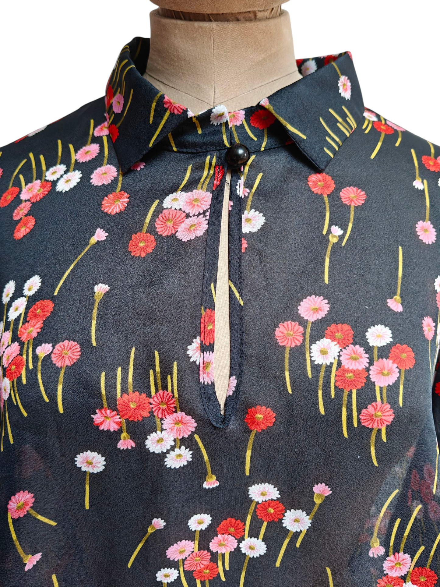 Black vintage collar