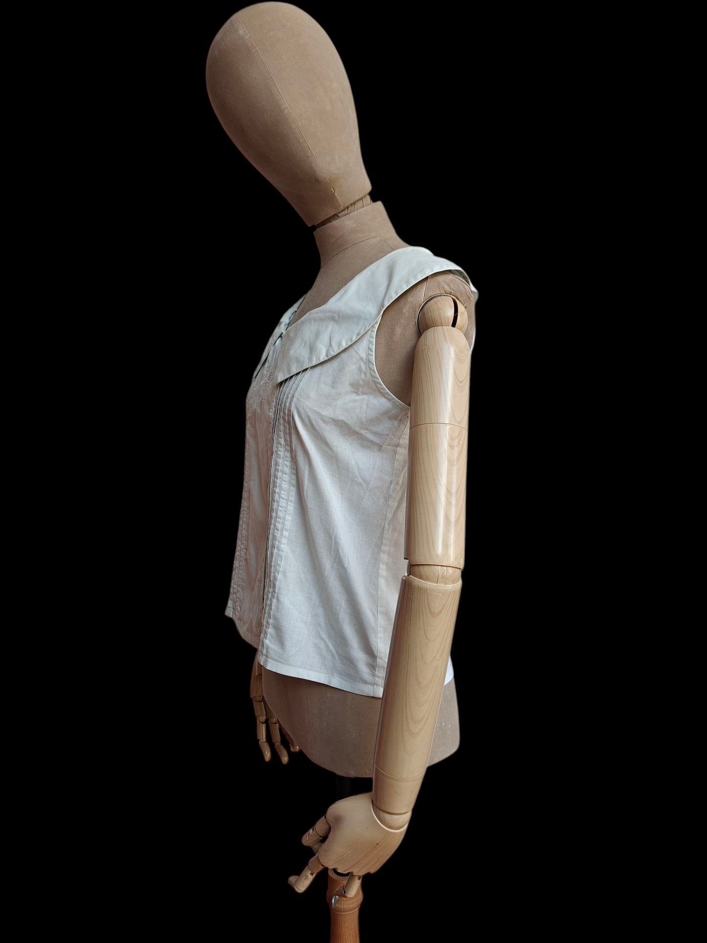 Classic white cotton shirt with statement collar
