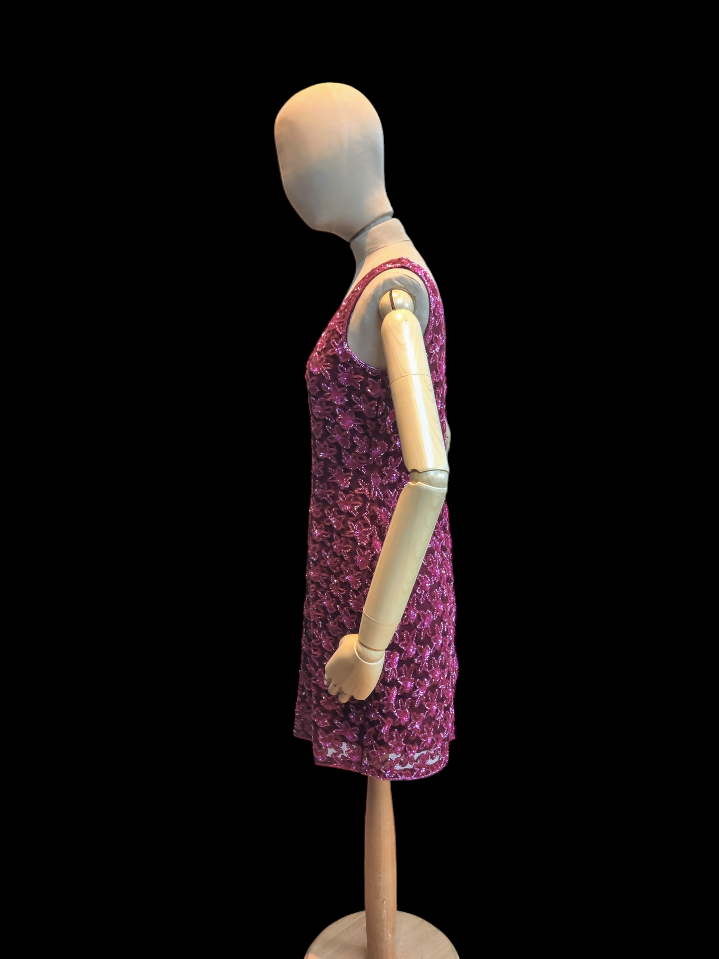 Dark pink sleeveless vintage pencil dress with sequins
