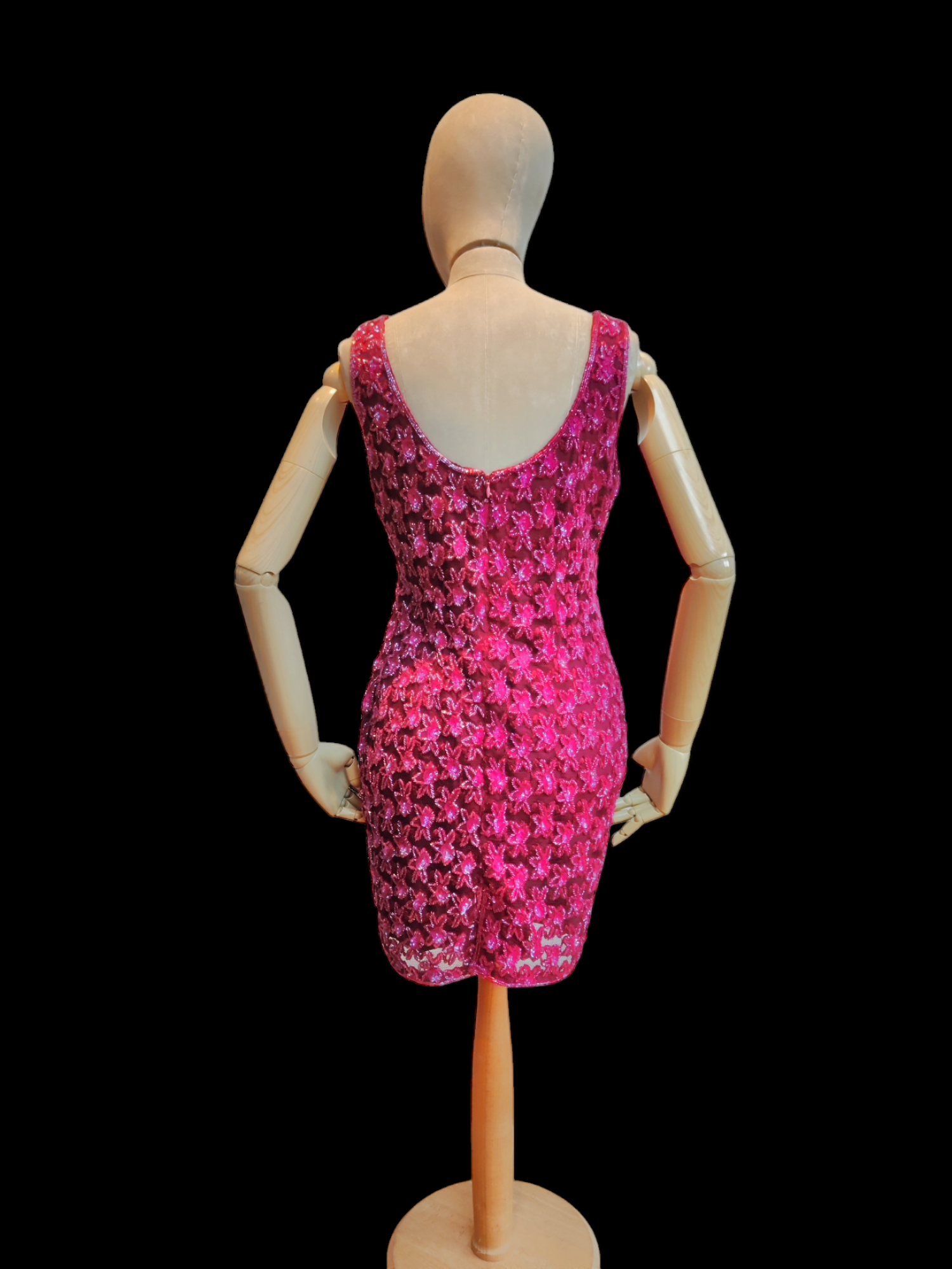 Fitted vintage evening dress with beads