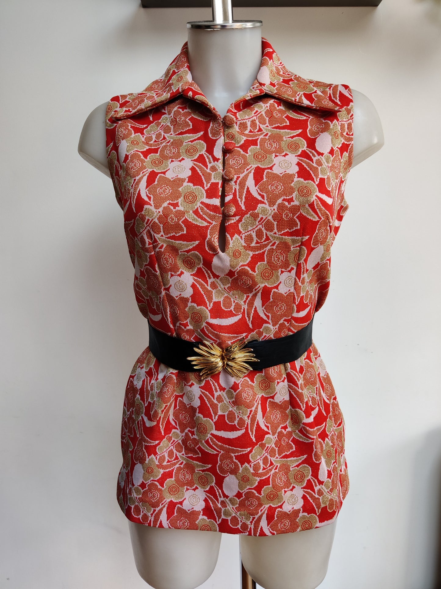 Gold starburst vintage belt size 10