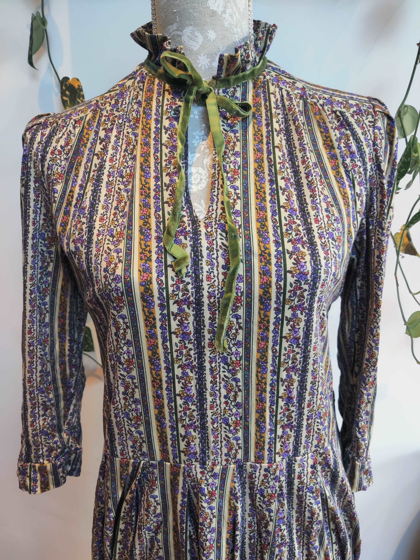 70's floral dress with velvet trim