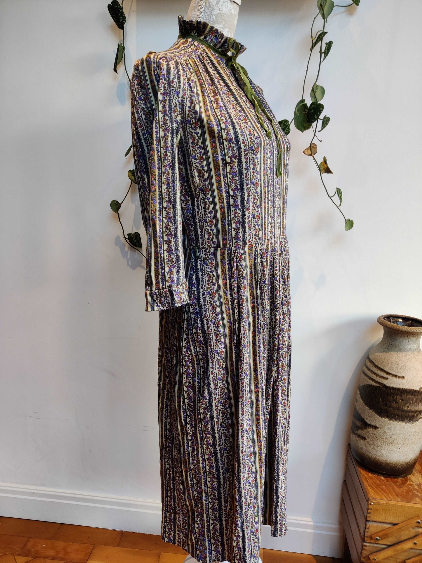 Vintage floral midi dress