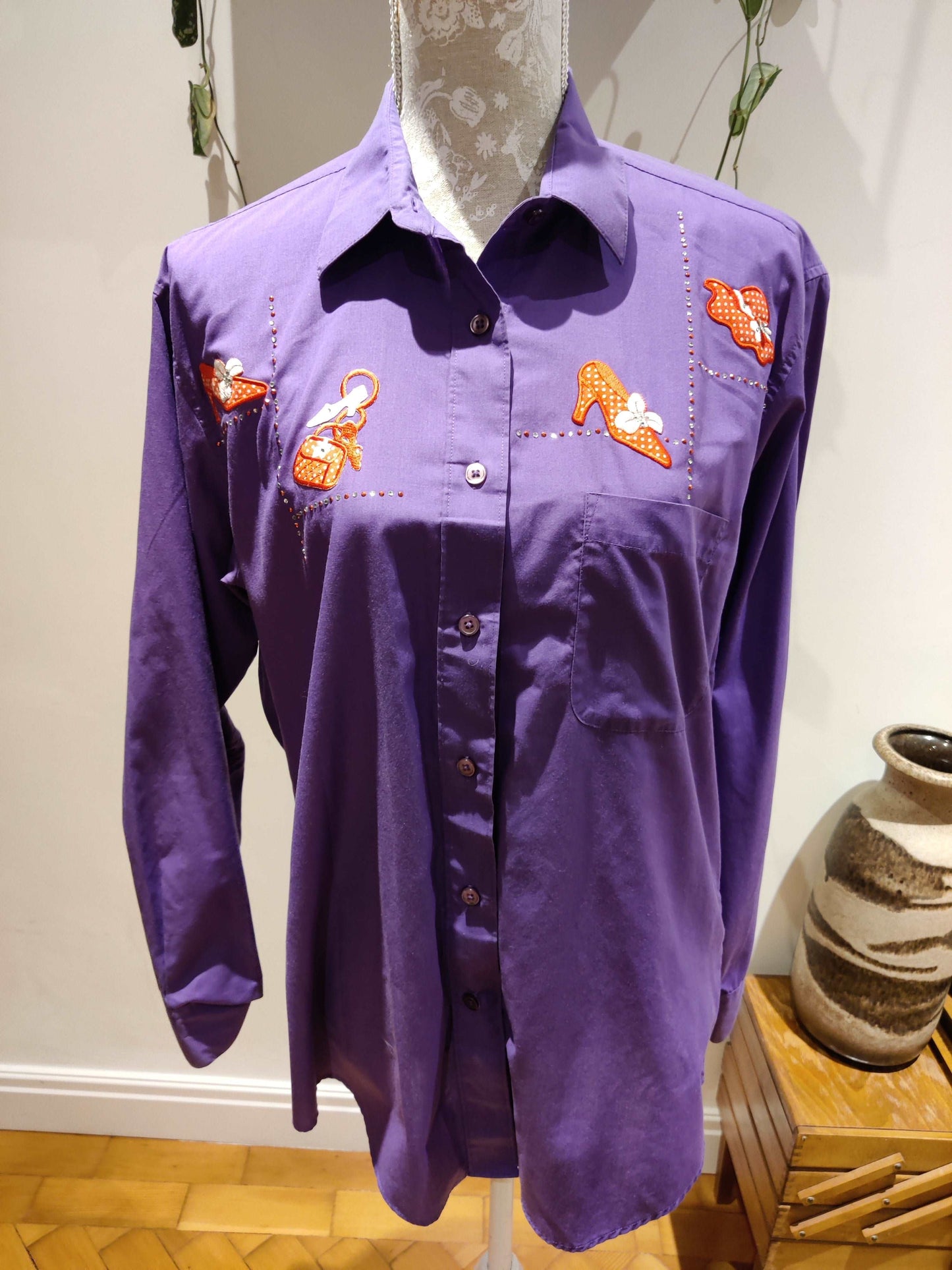 Awesome 80s purple blouse with shoes and hat design. Size 16.