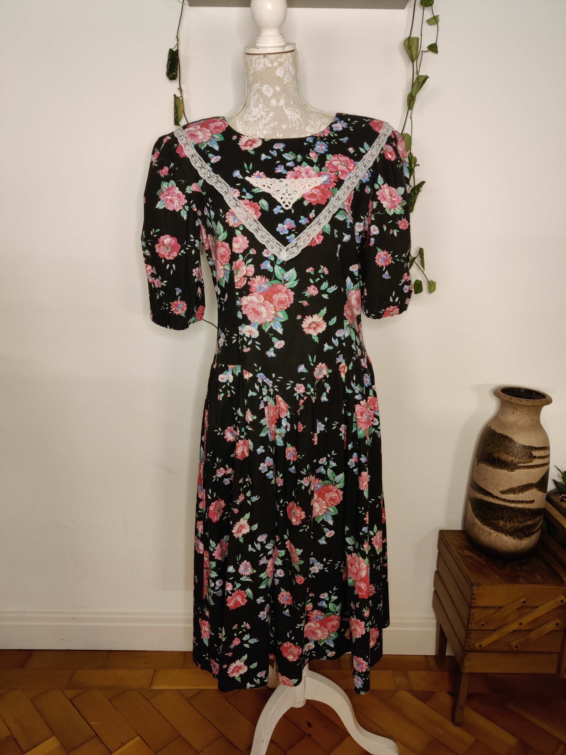 Black floral Laura Ashley style 80s midi dress with lace collar. Size 14