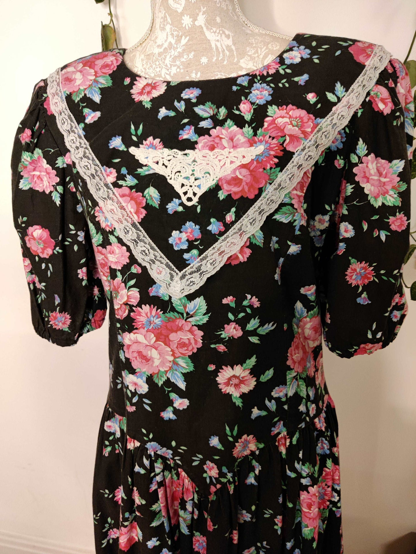 Black floral Laura Ashley style 80s midi dress with lace collar. Size 14