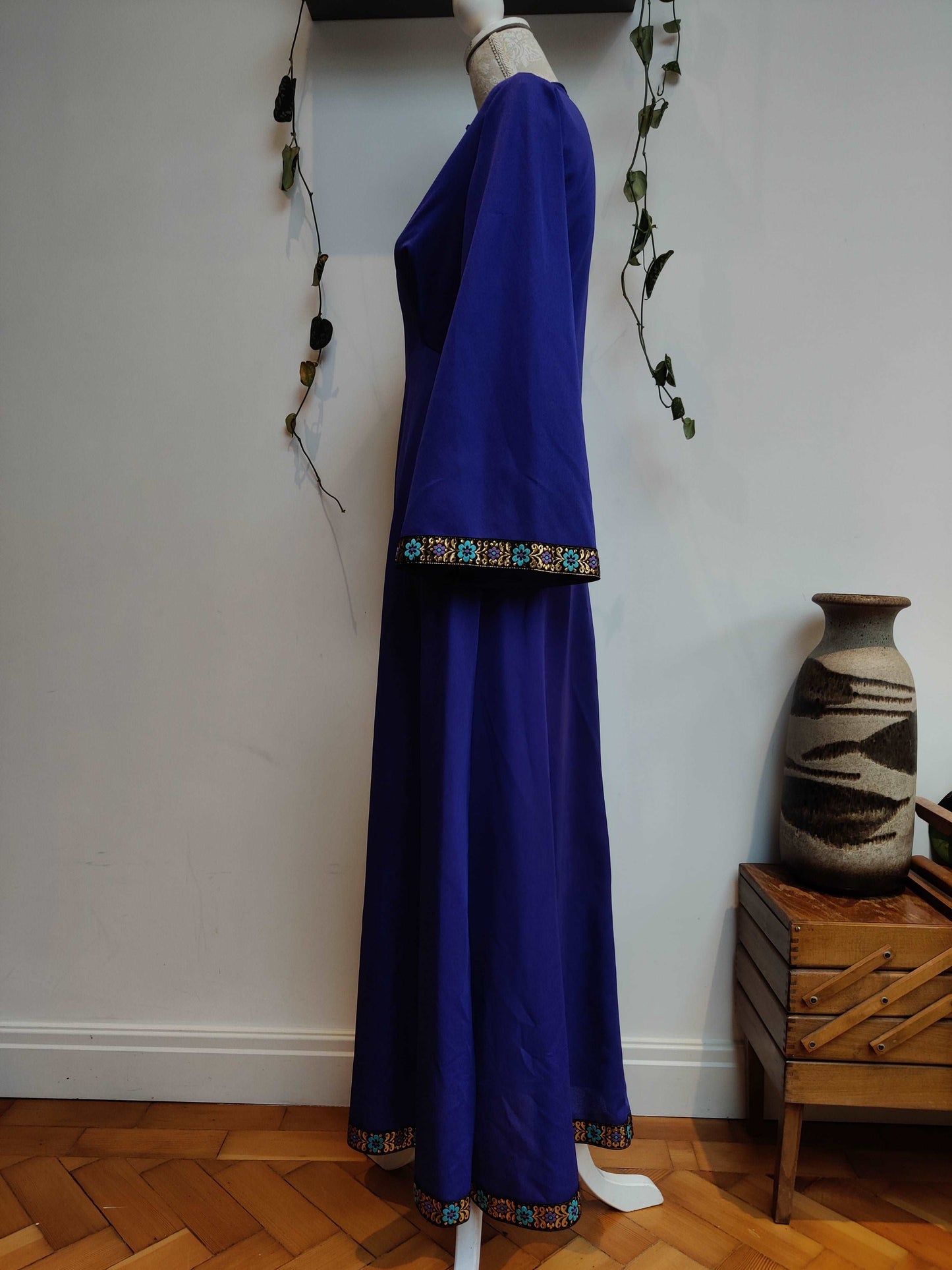 70s flared sleeves