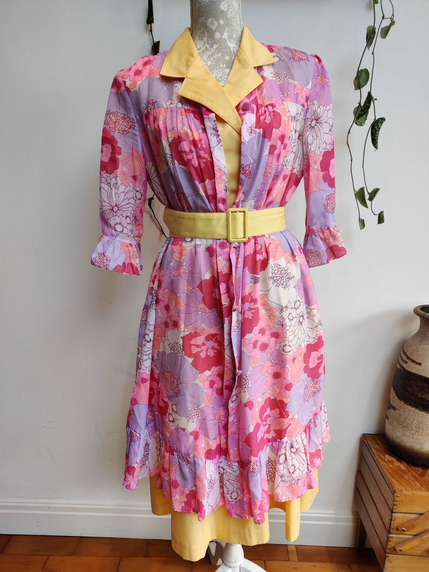 Beautiful vintage pink floral house coat dress.