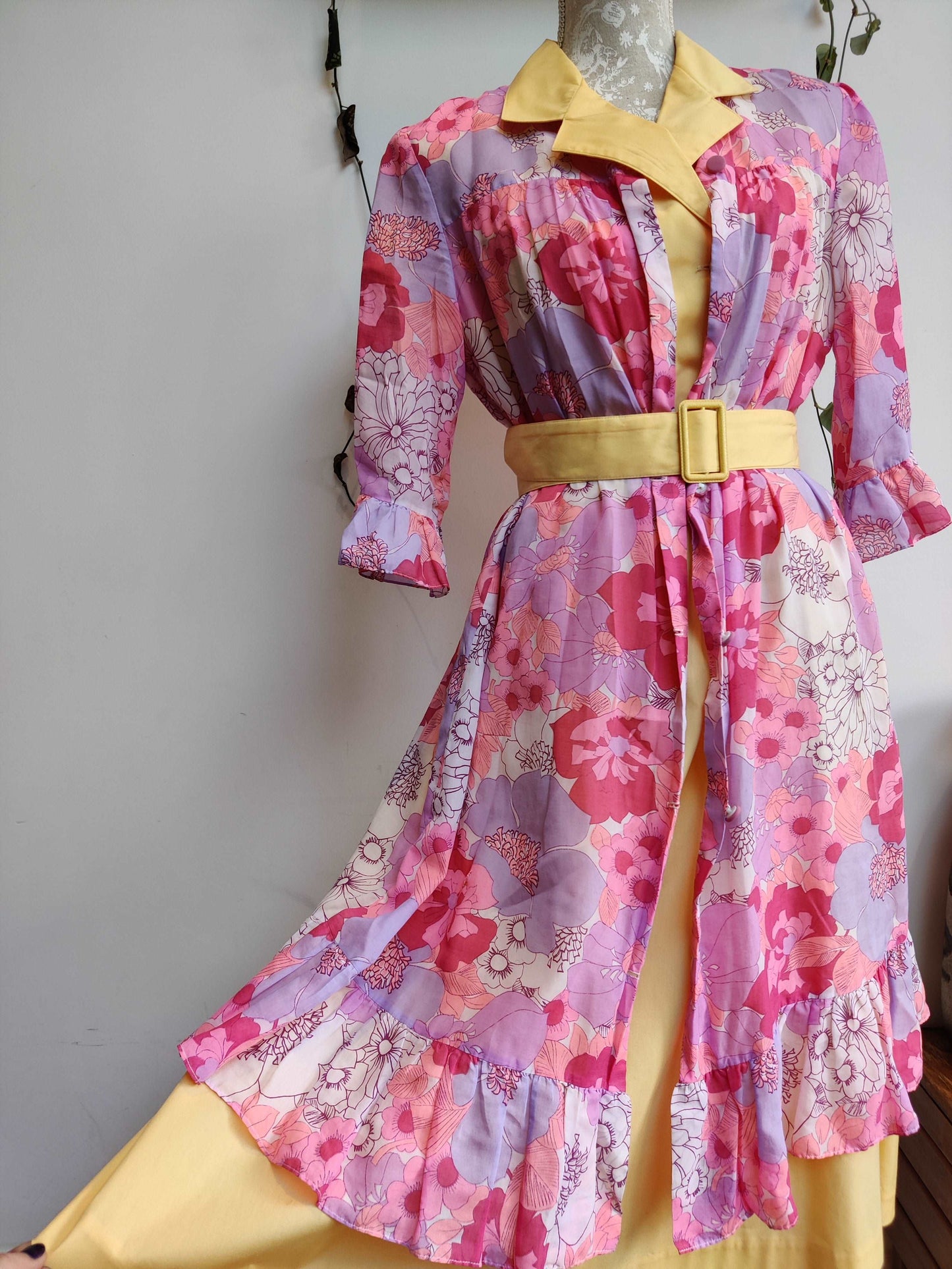 Beautiful vintage pink floral house coat dress.
