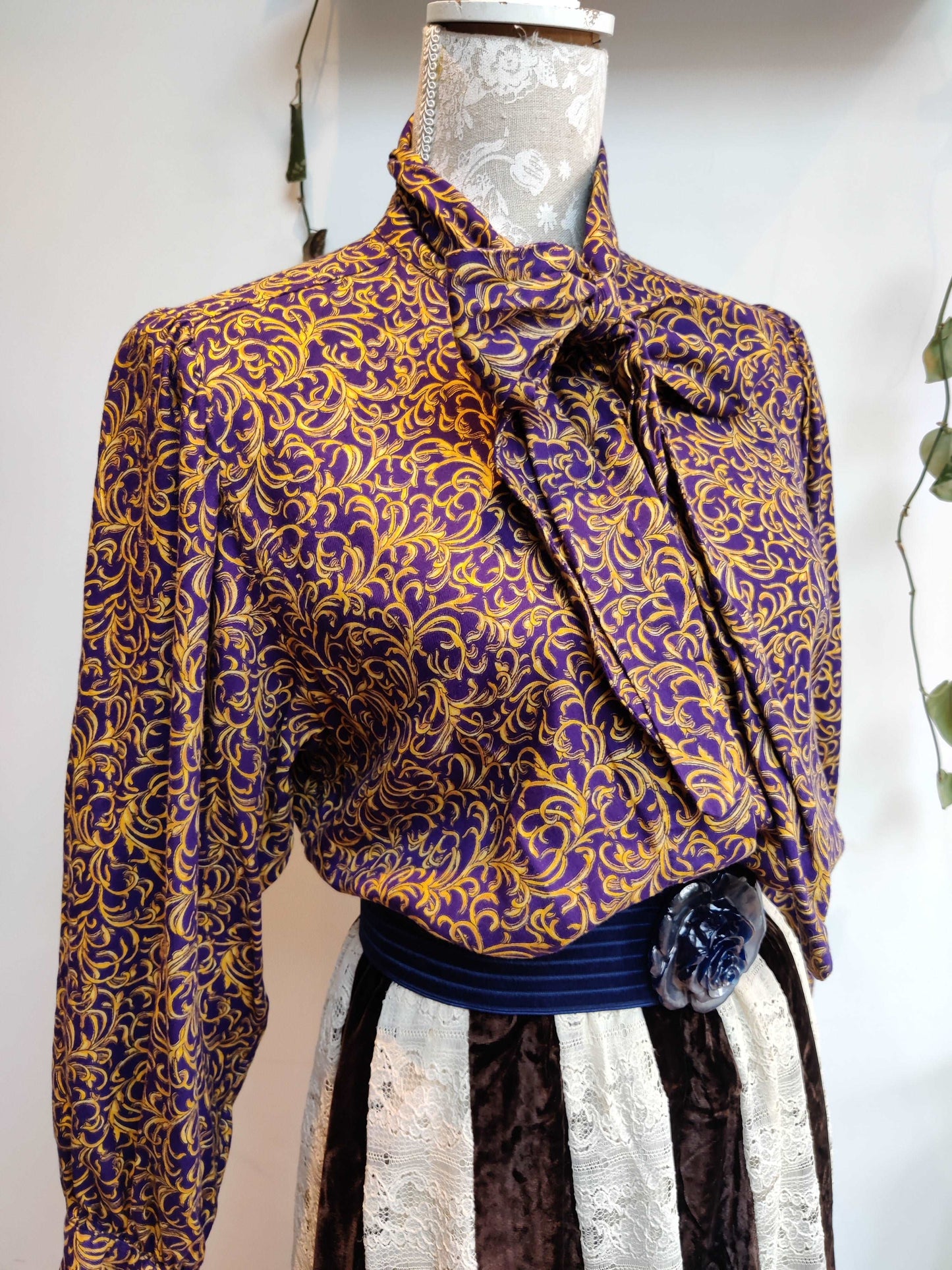 Vintage pussy bow blouse size 12