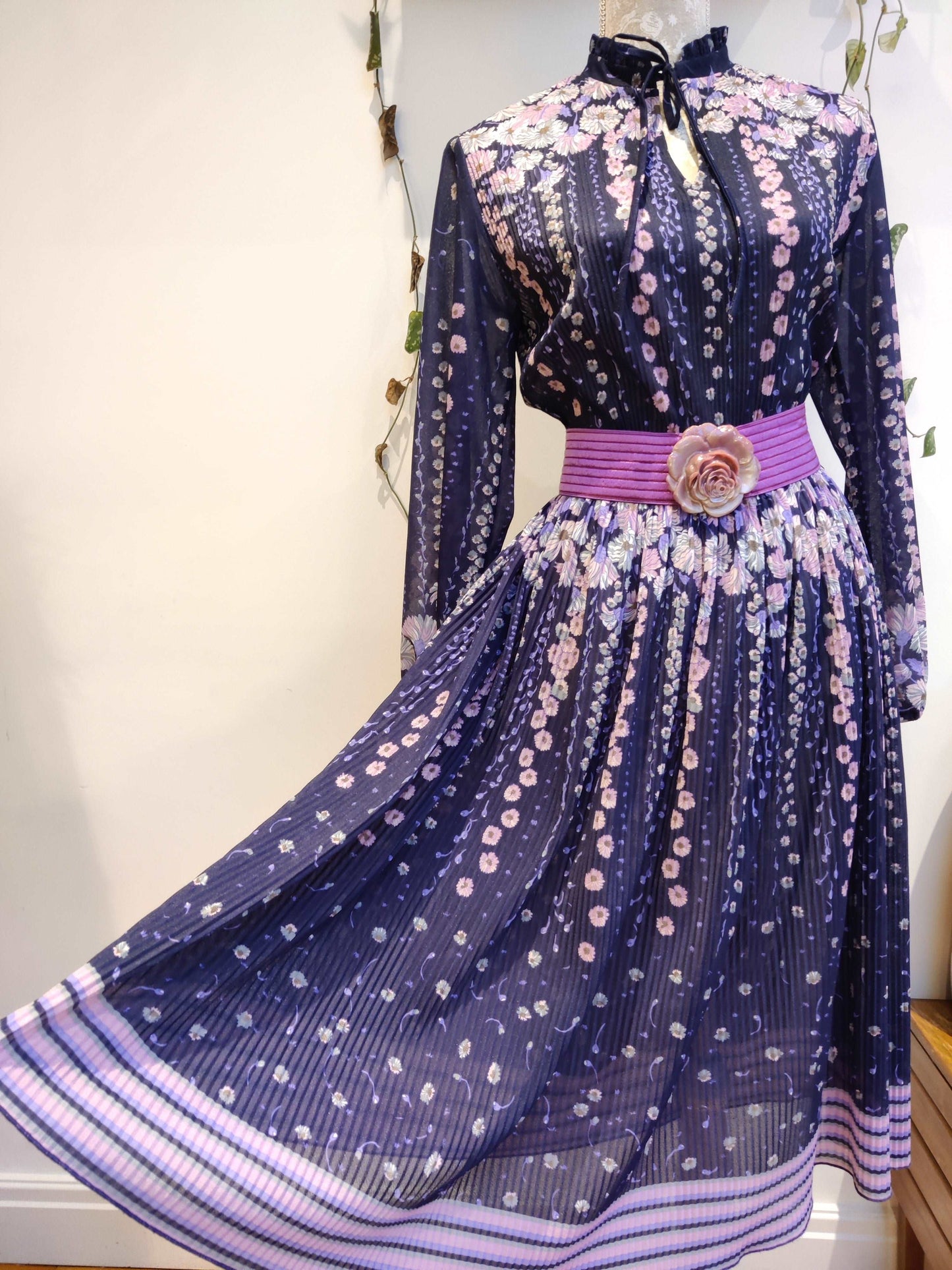 Beautful 70s floral midi dress size 10-12