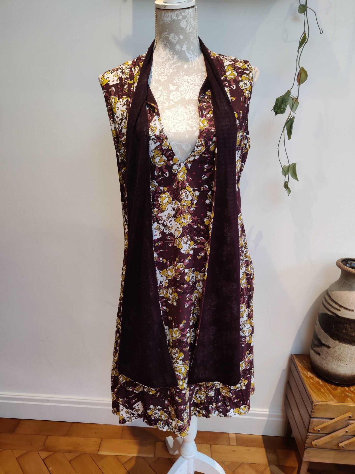 Knee length pussy bow dress size 16