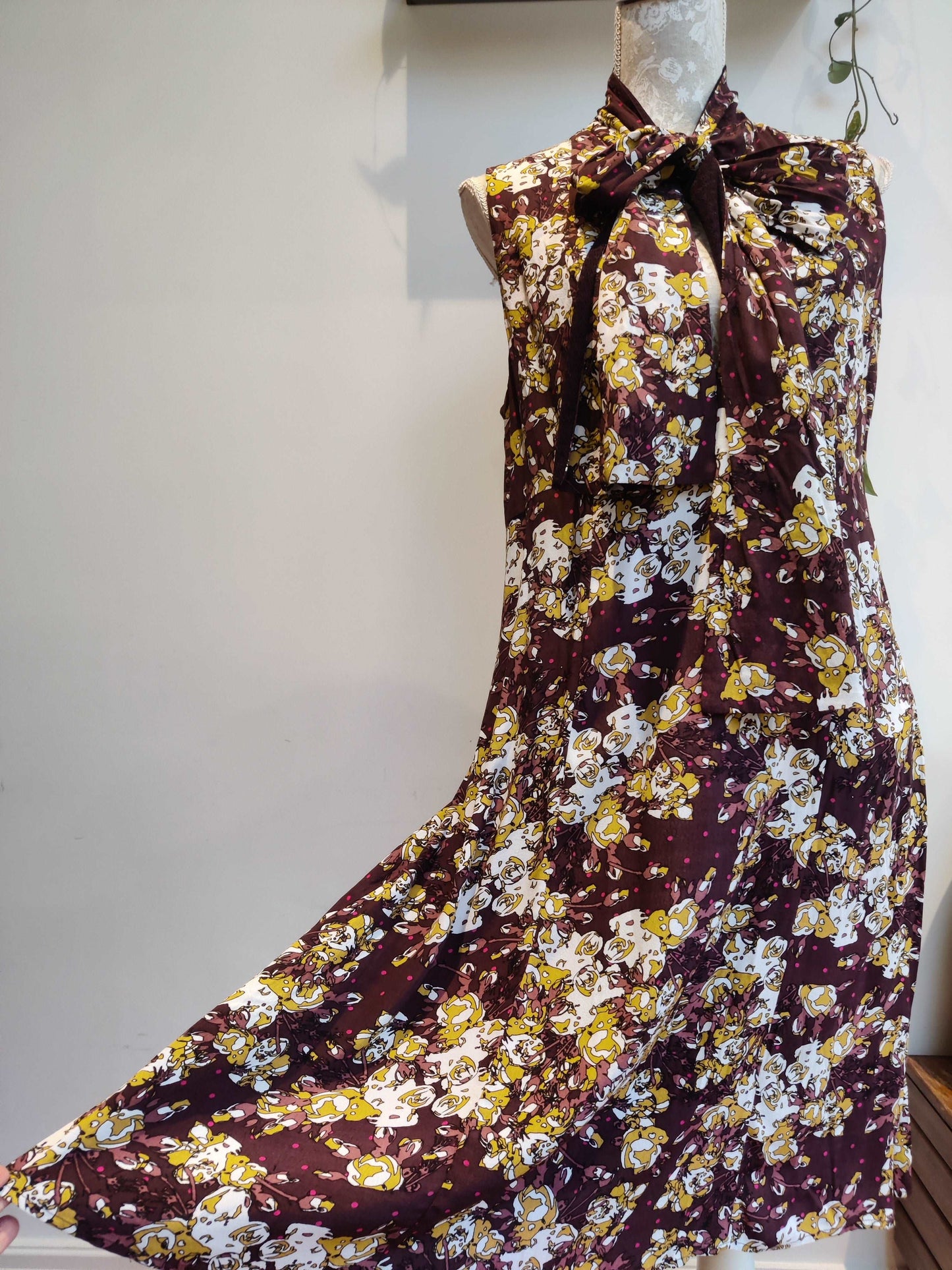 Plus size brown floral vintage dress