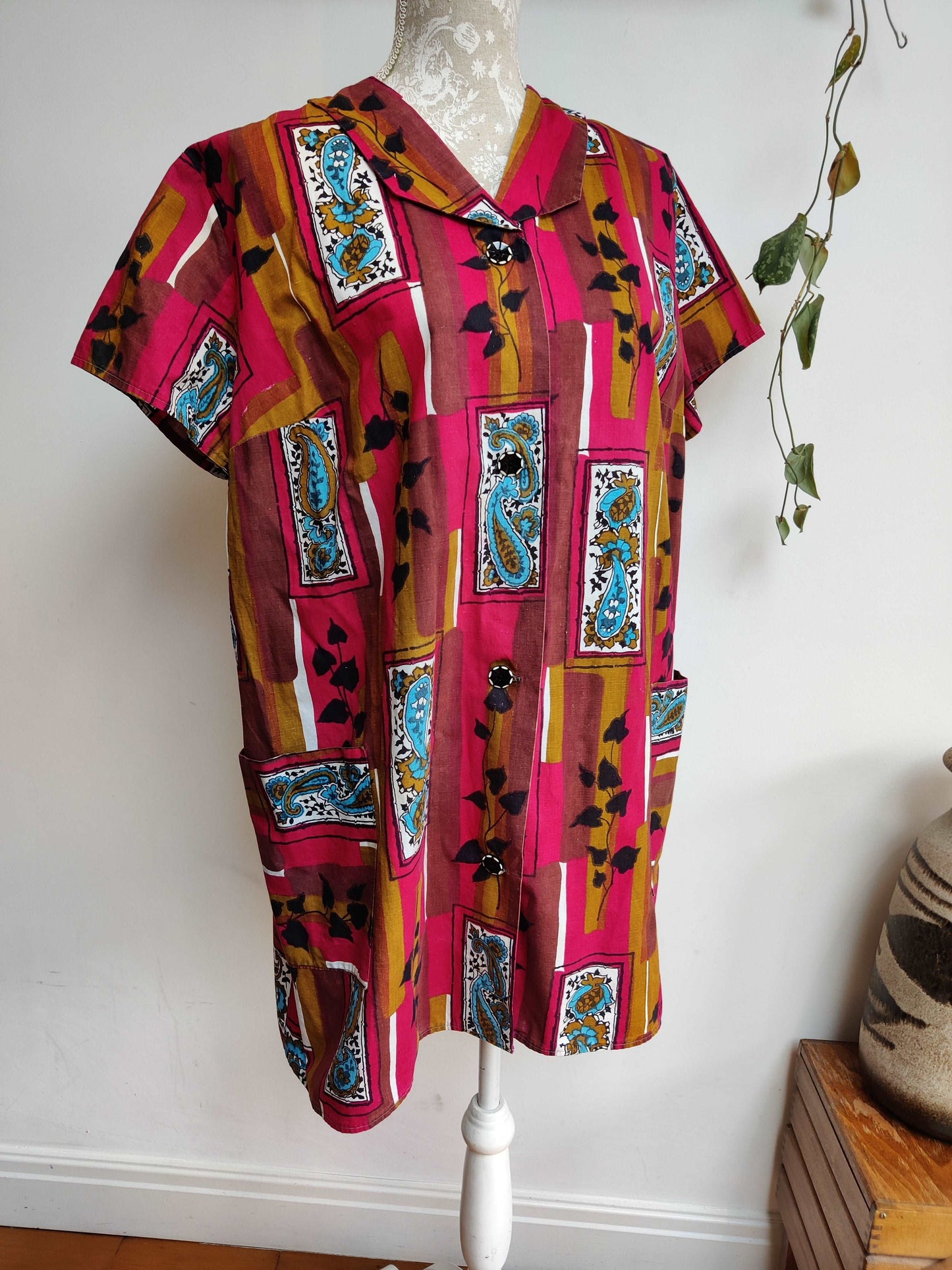 Beautiful vintage shirt tunic with fabulous 50s print