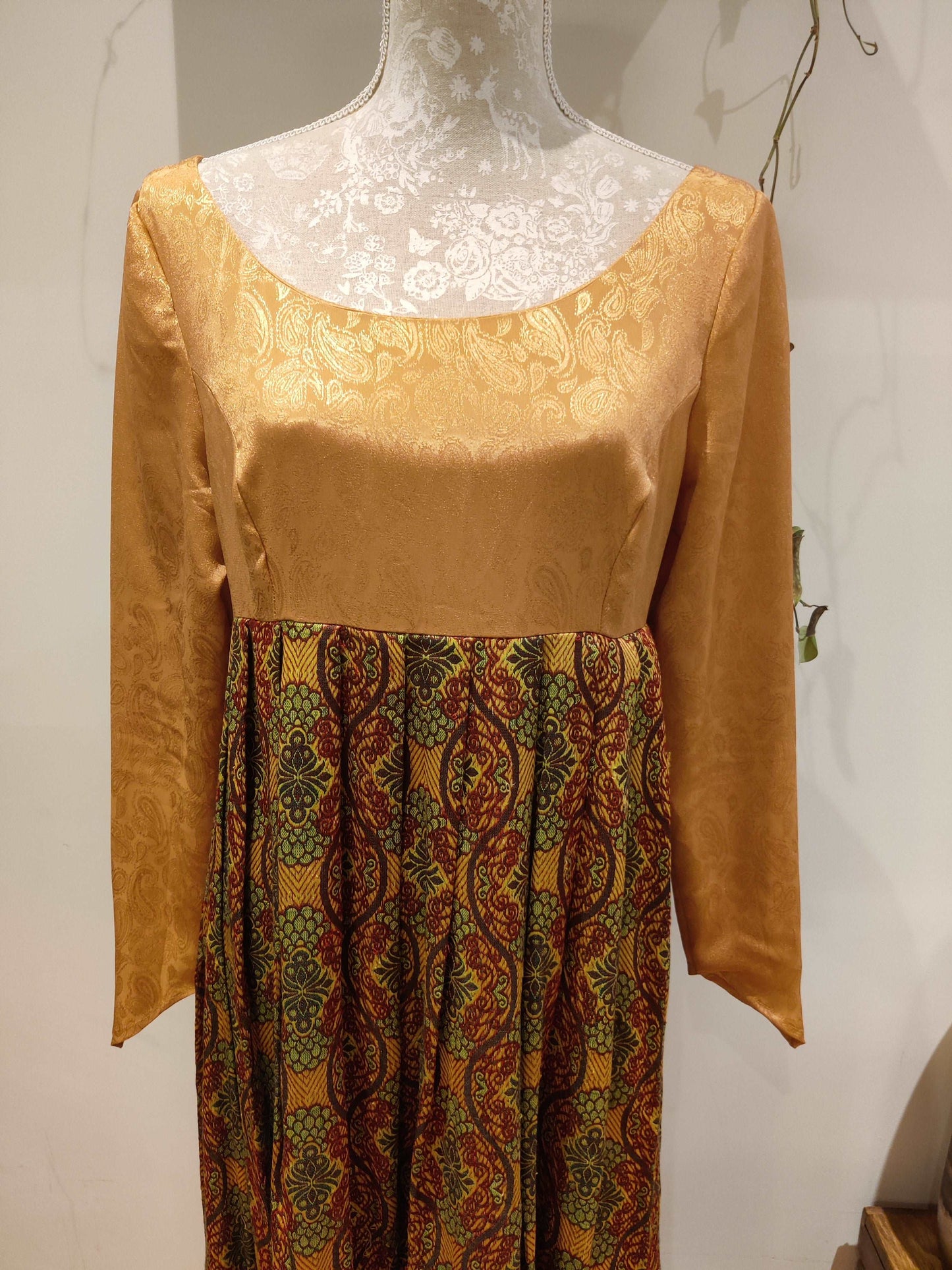 Stunning vintage maxi in Indian silk size 12