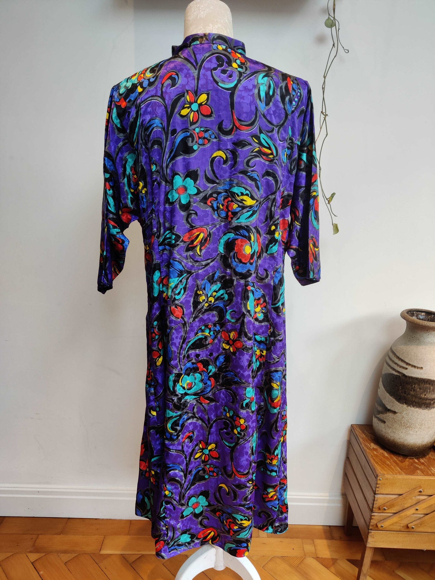 Beautiful colourful 80s dress. plus size.