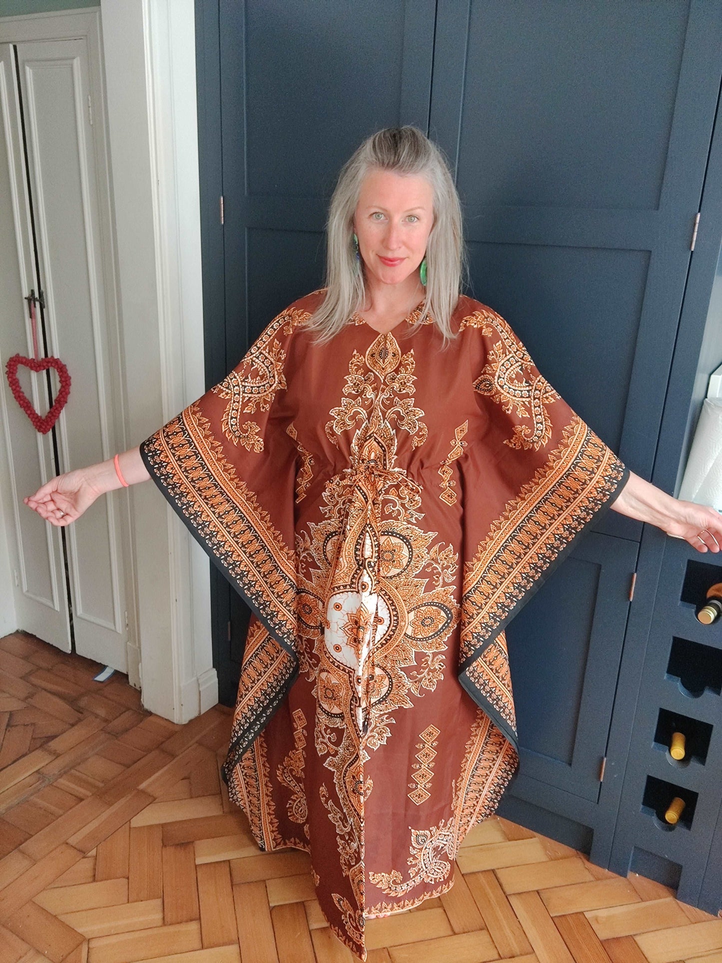 Incredible vintage kaftan in brown 70s print