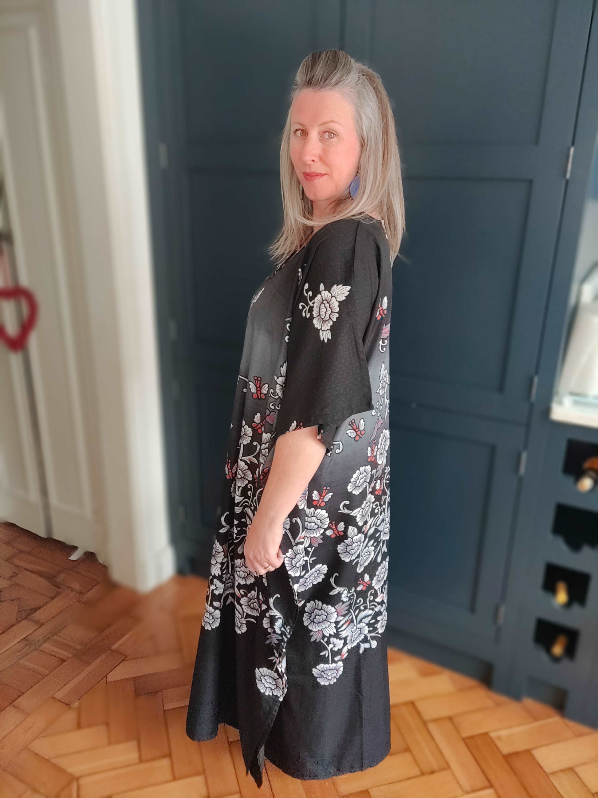 Vintage kaftan in black.