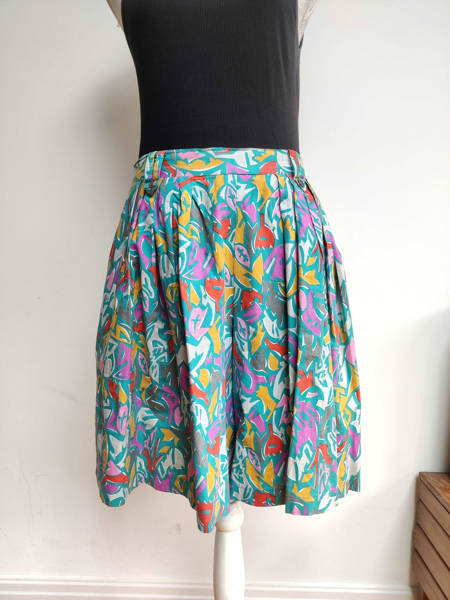 Awesome 80s multicoloured culotte style shorts. size 16.
