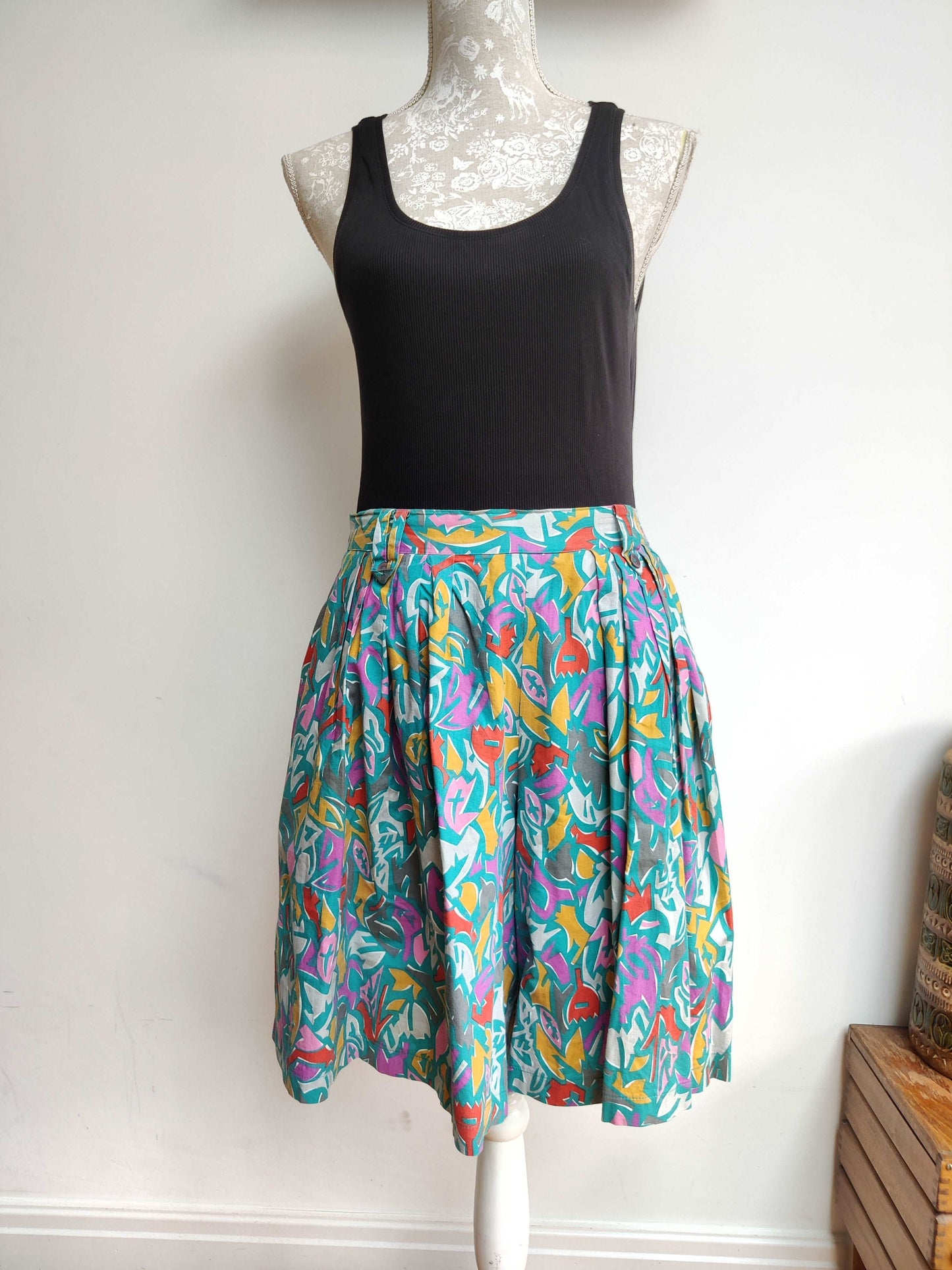 Awesome 80s multicoloured culotte style shorts. size 16.