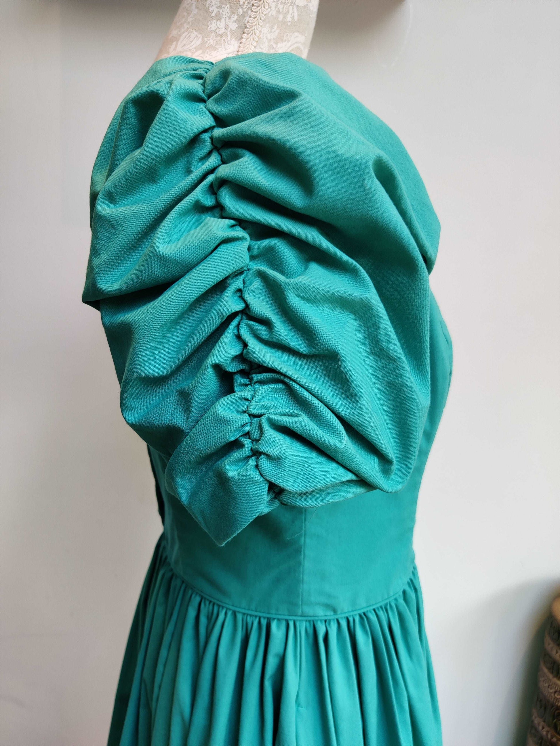 Green 80s Laura Ashley stunner.size 10