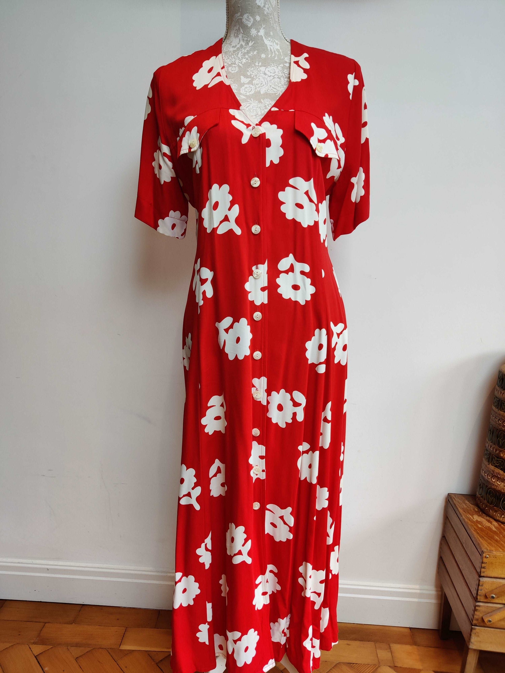 Vintage day dress in red