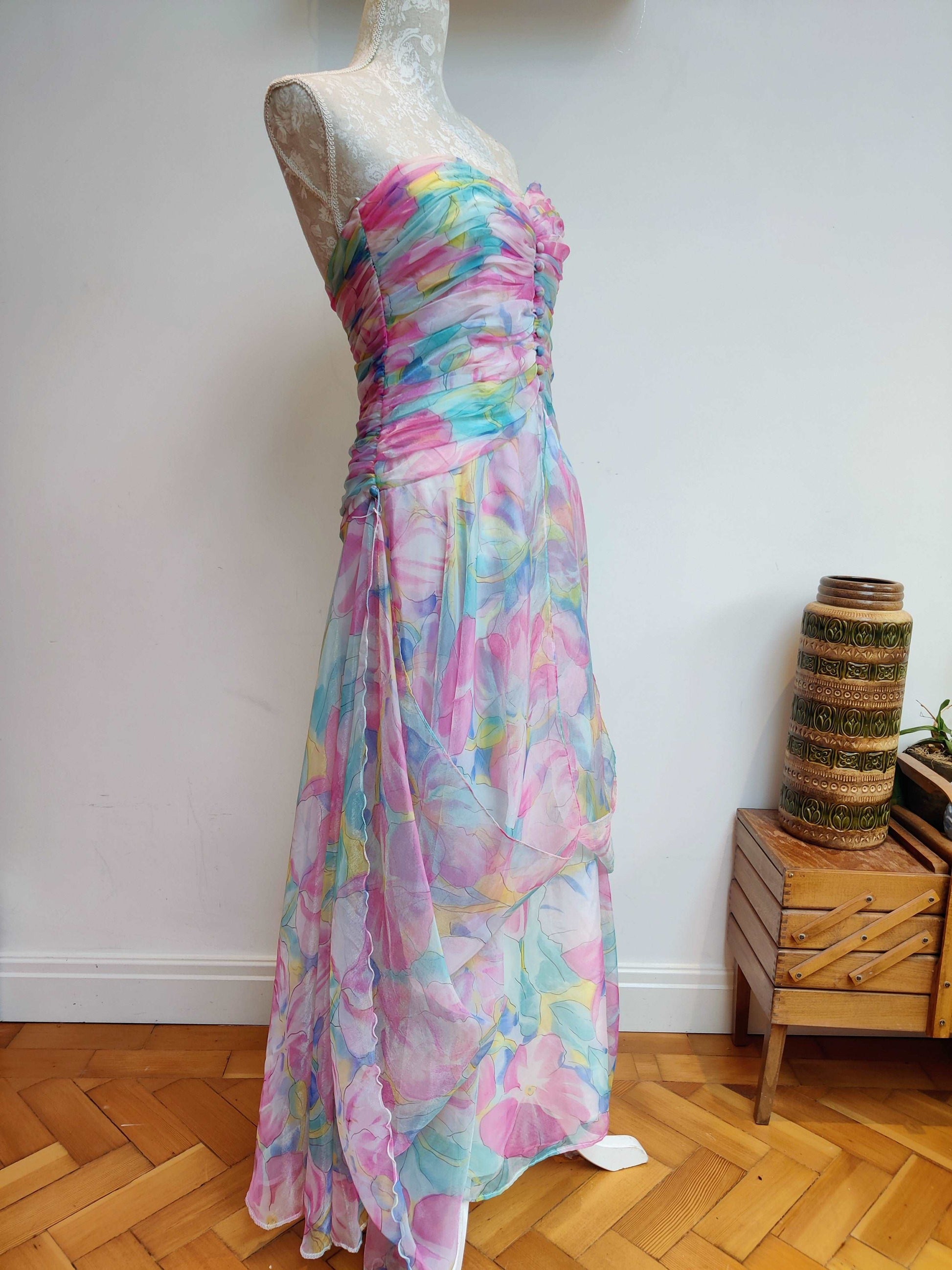 Beautiful bright floral 80s strapless gown. Size 8.