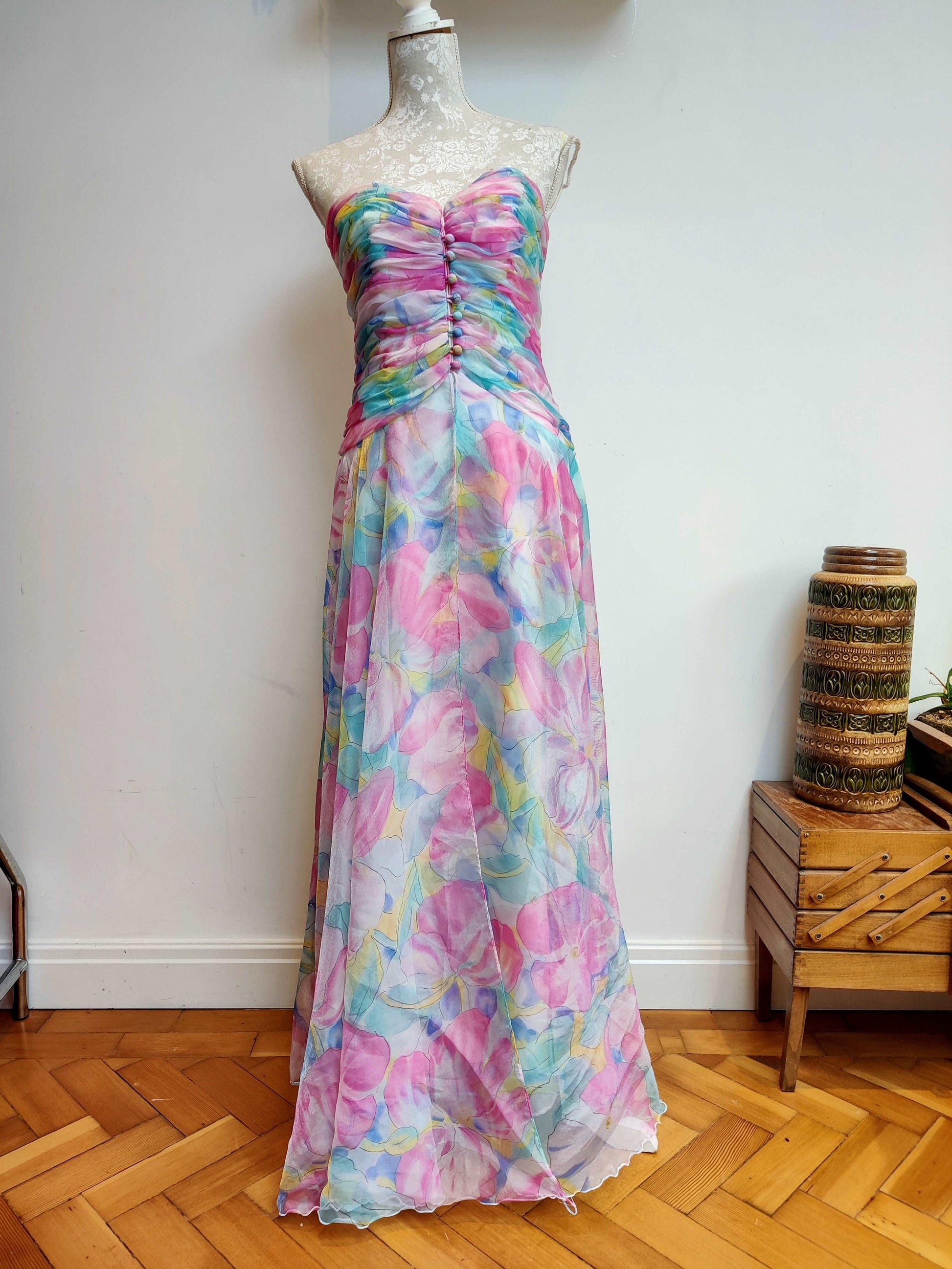 Beautiful bright floral 80s strapless gown. Size 8.
