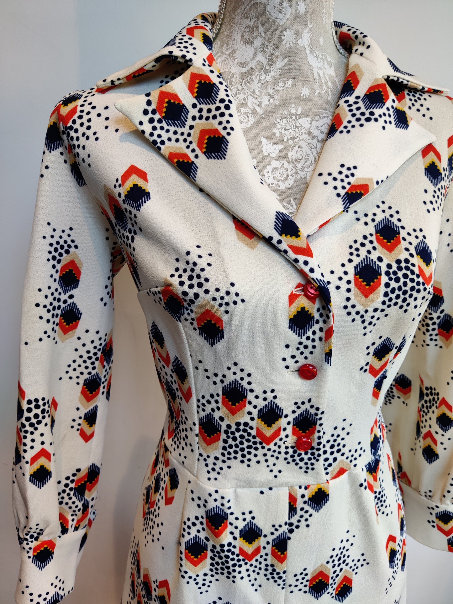 Incredible 60s midi dress with psychedelic print. Size 12.