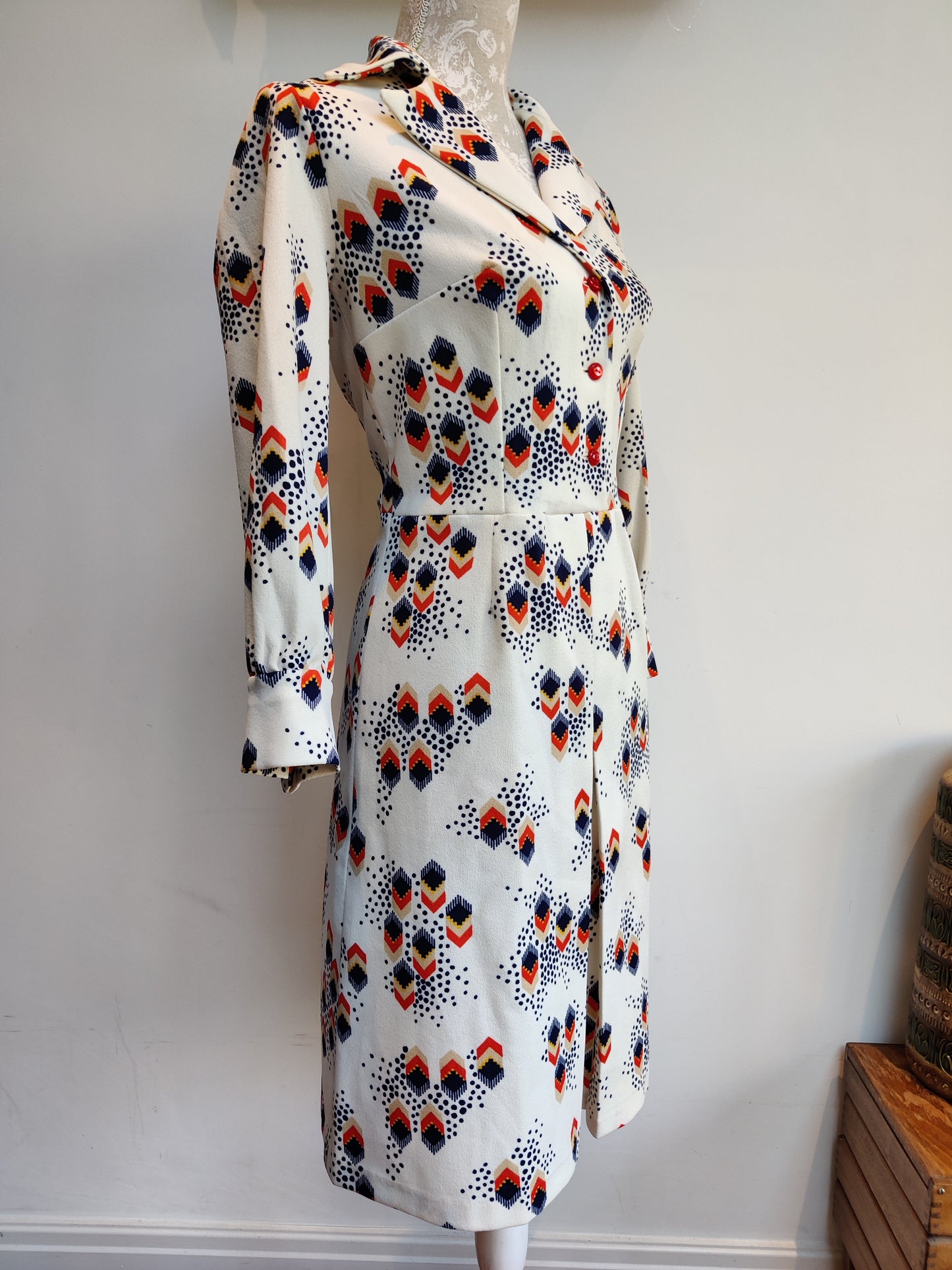 Incredible 60s midi dress with psychedelic print. Size 12.