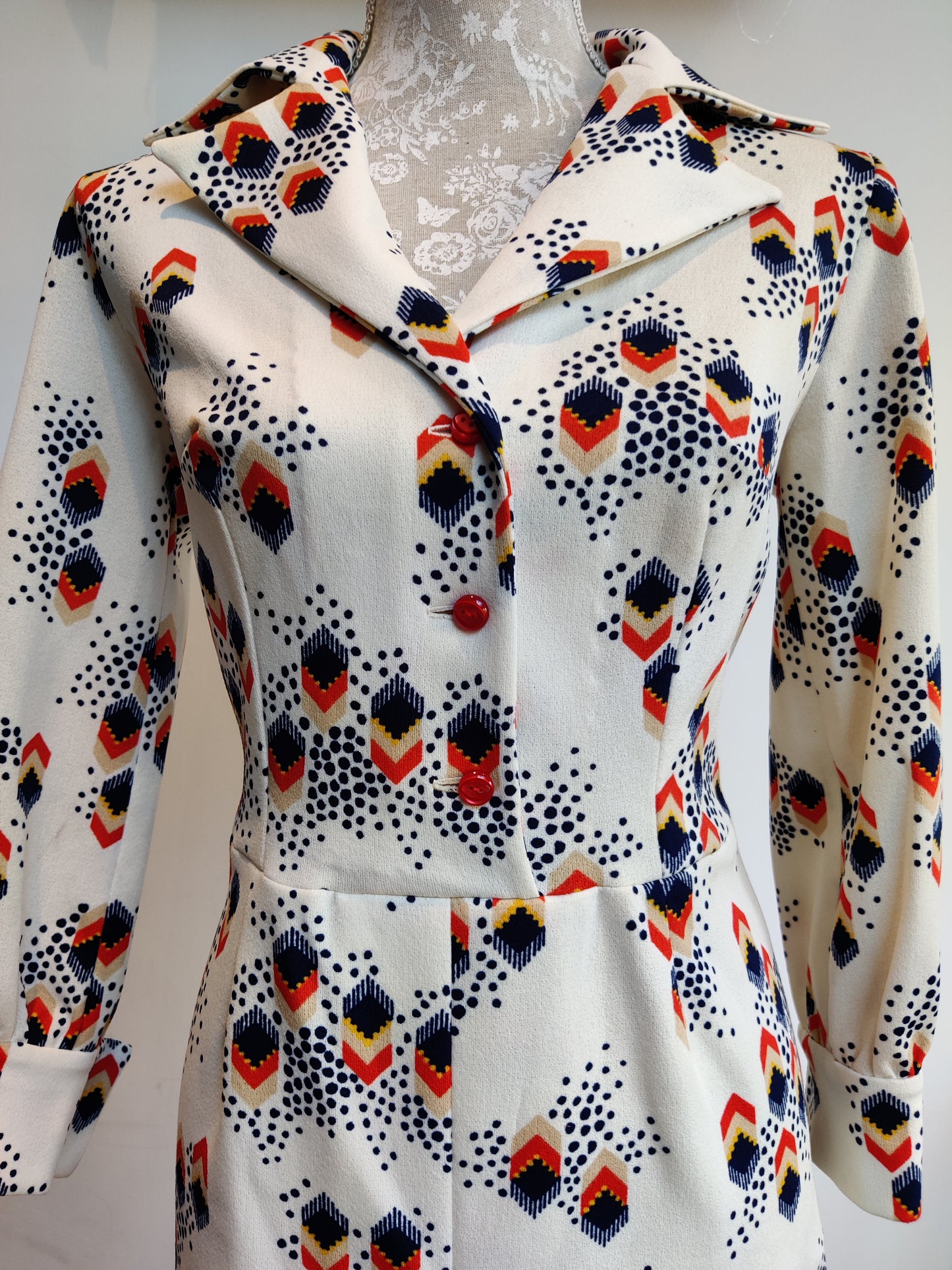Incredible 60s midi dress with psychedelic print. Size 12.