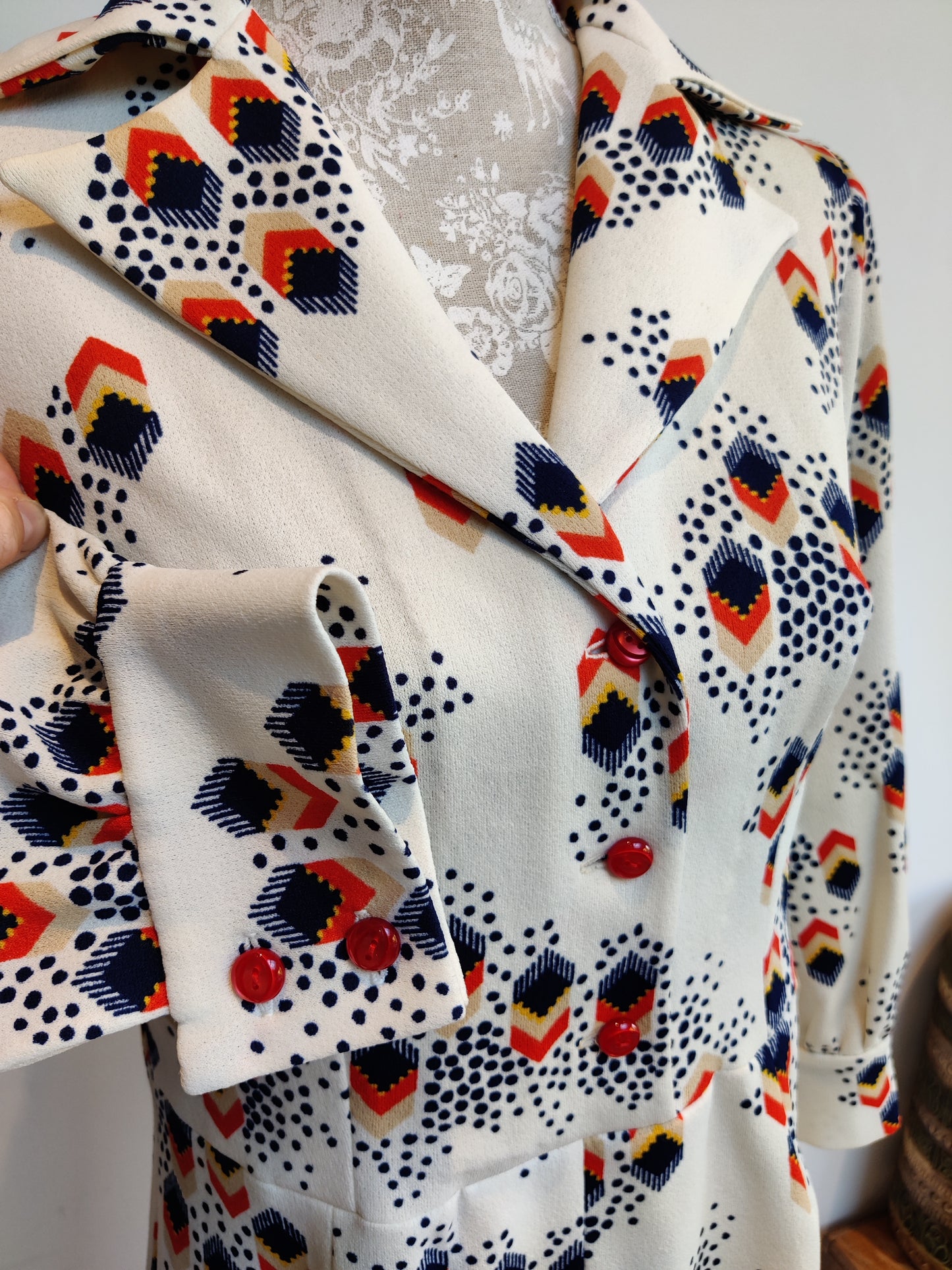 Incredible 60s midi dress with psychedelic print. Size 12.