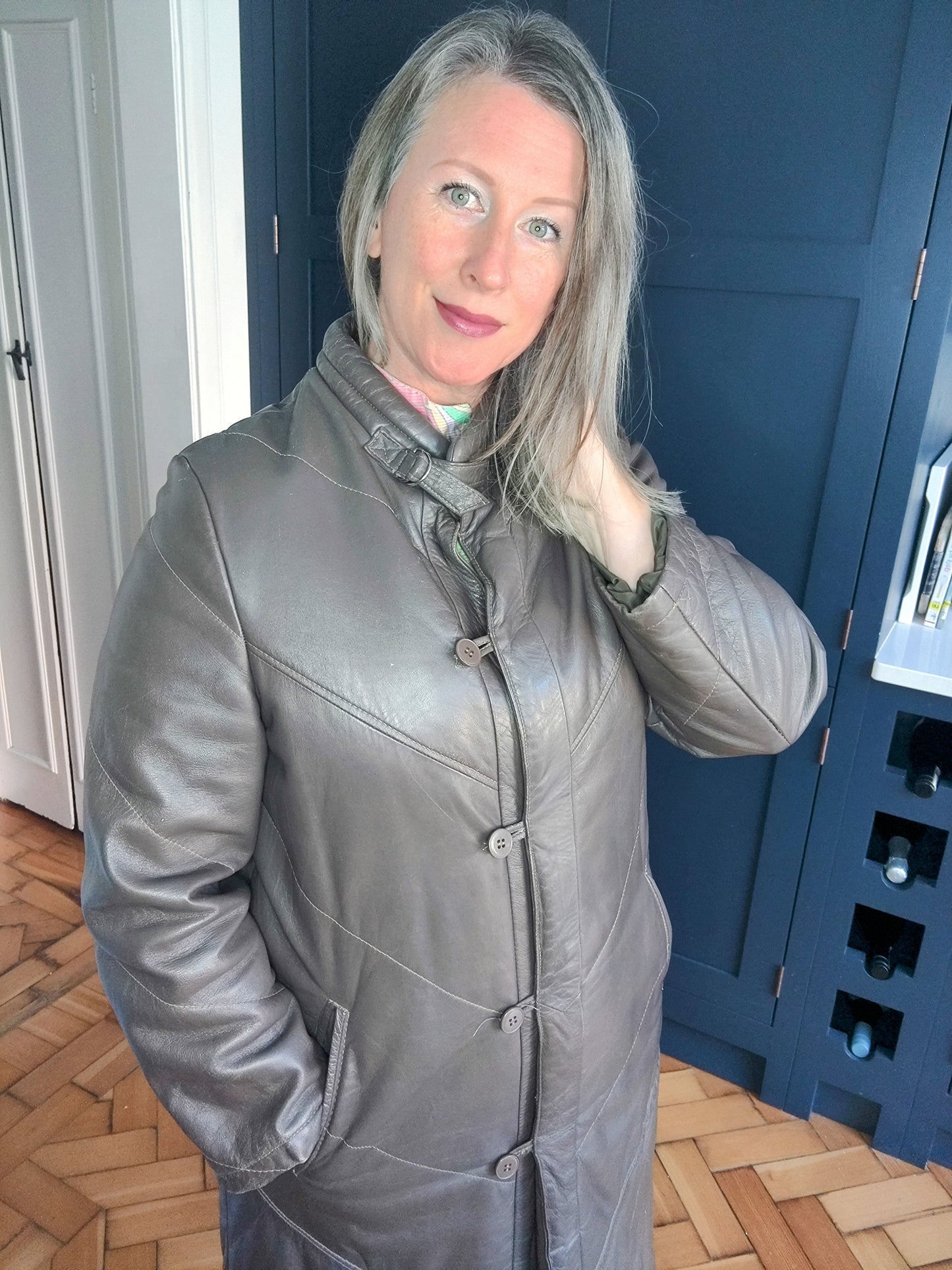 Incredible long vintage leather coat in grey. Size 12.
