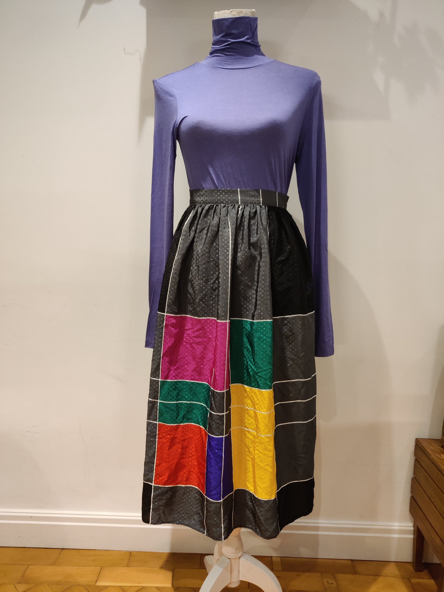 Beautiful high waisted 80s skirt