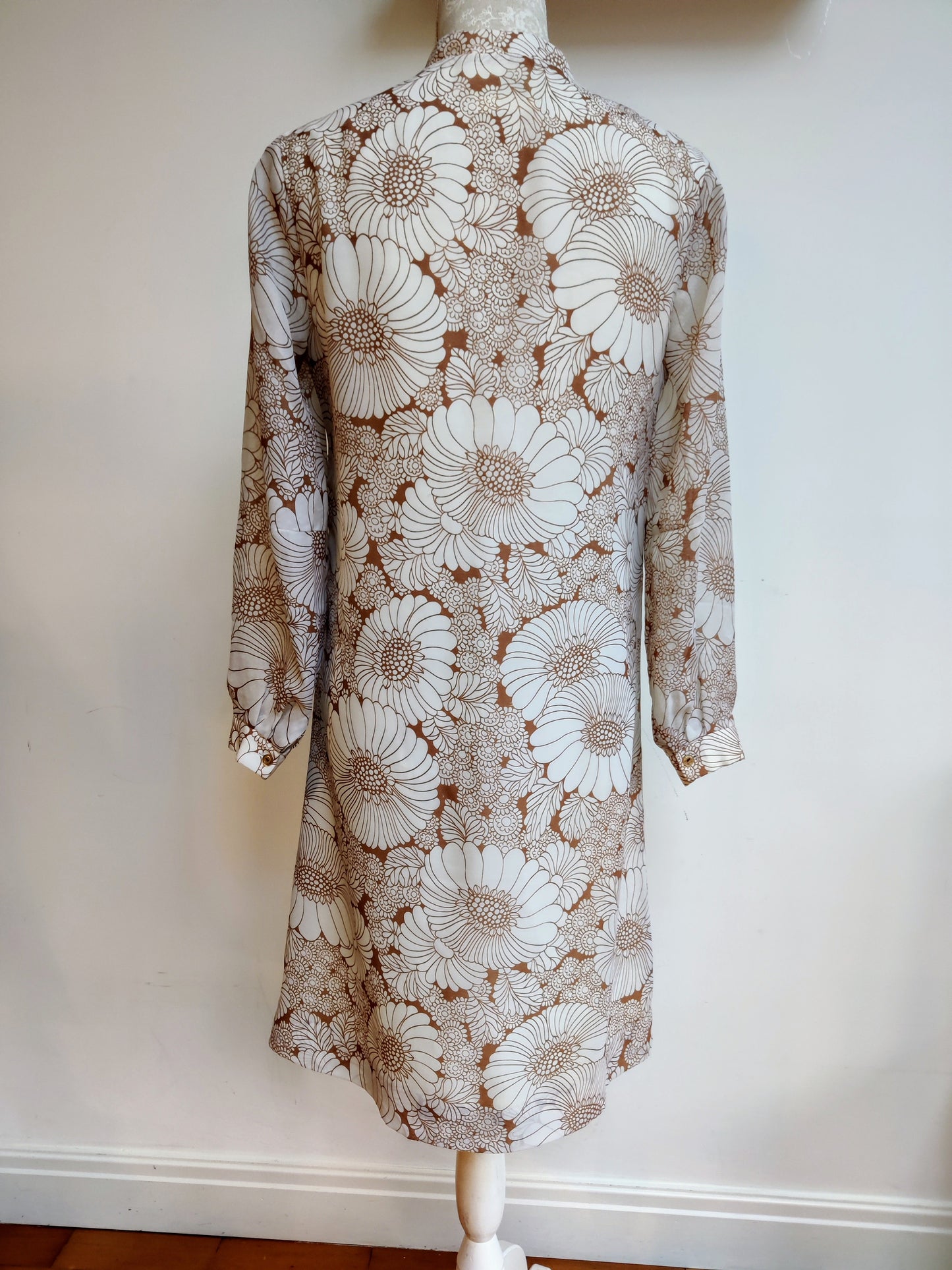 Lovely vintage floral dress with pussy bow neckline