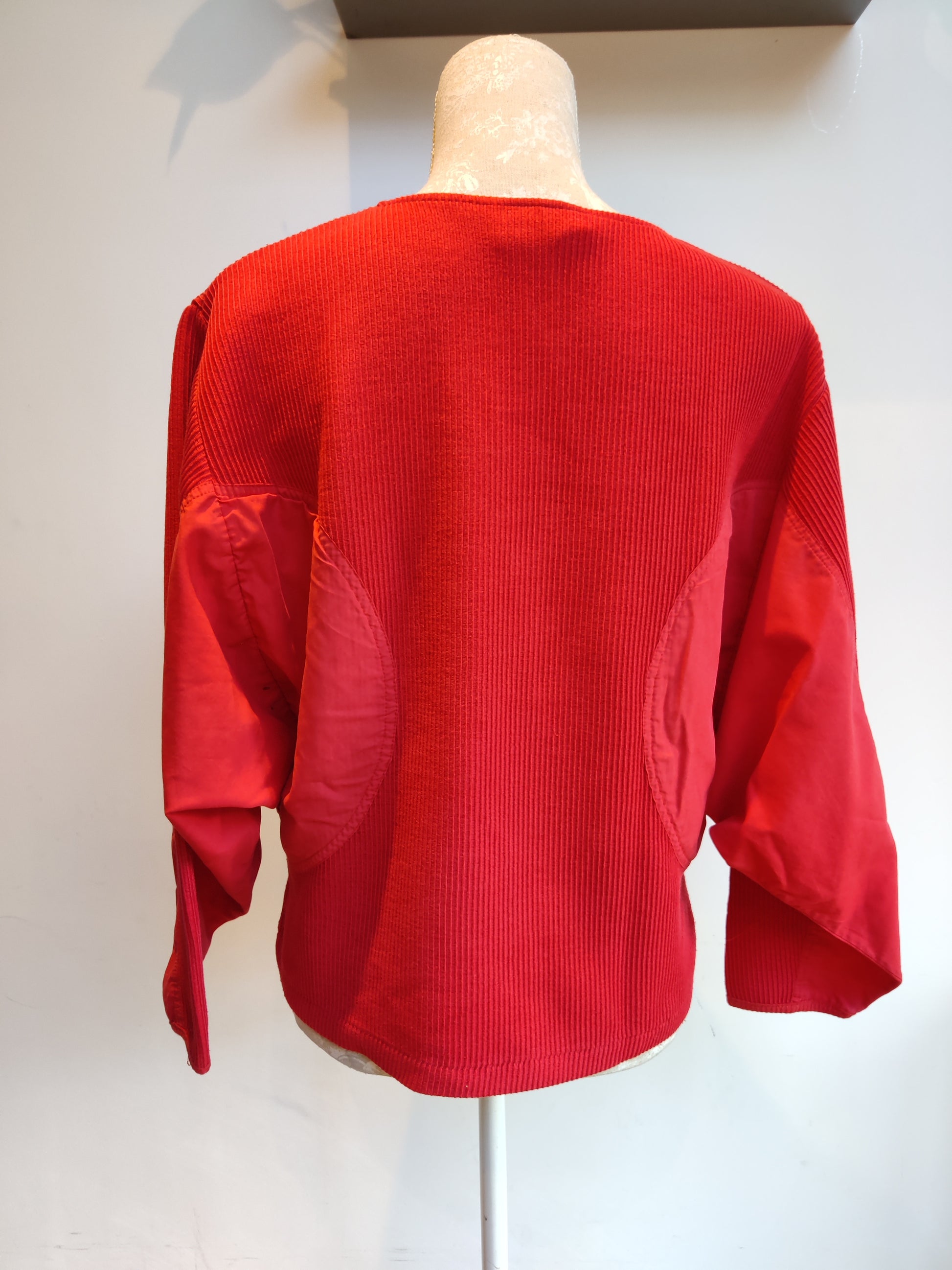 Ribbed vintage top with batwing sleeves and pockets