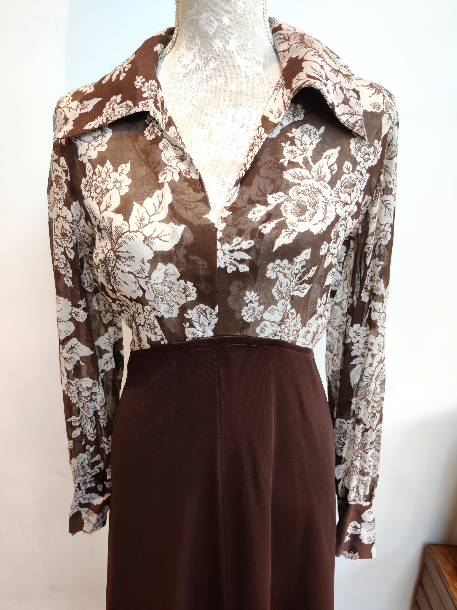 Stunning 70s maxi dress with balloon sleeves.