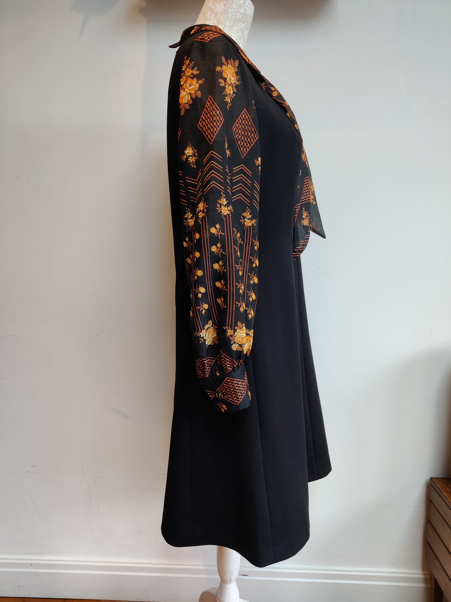 70s collar dress