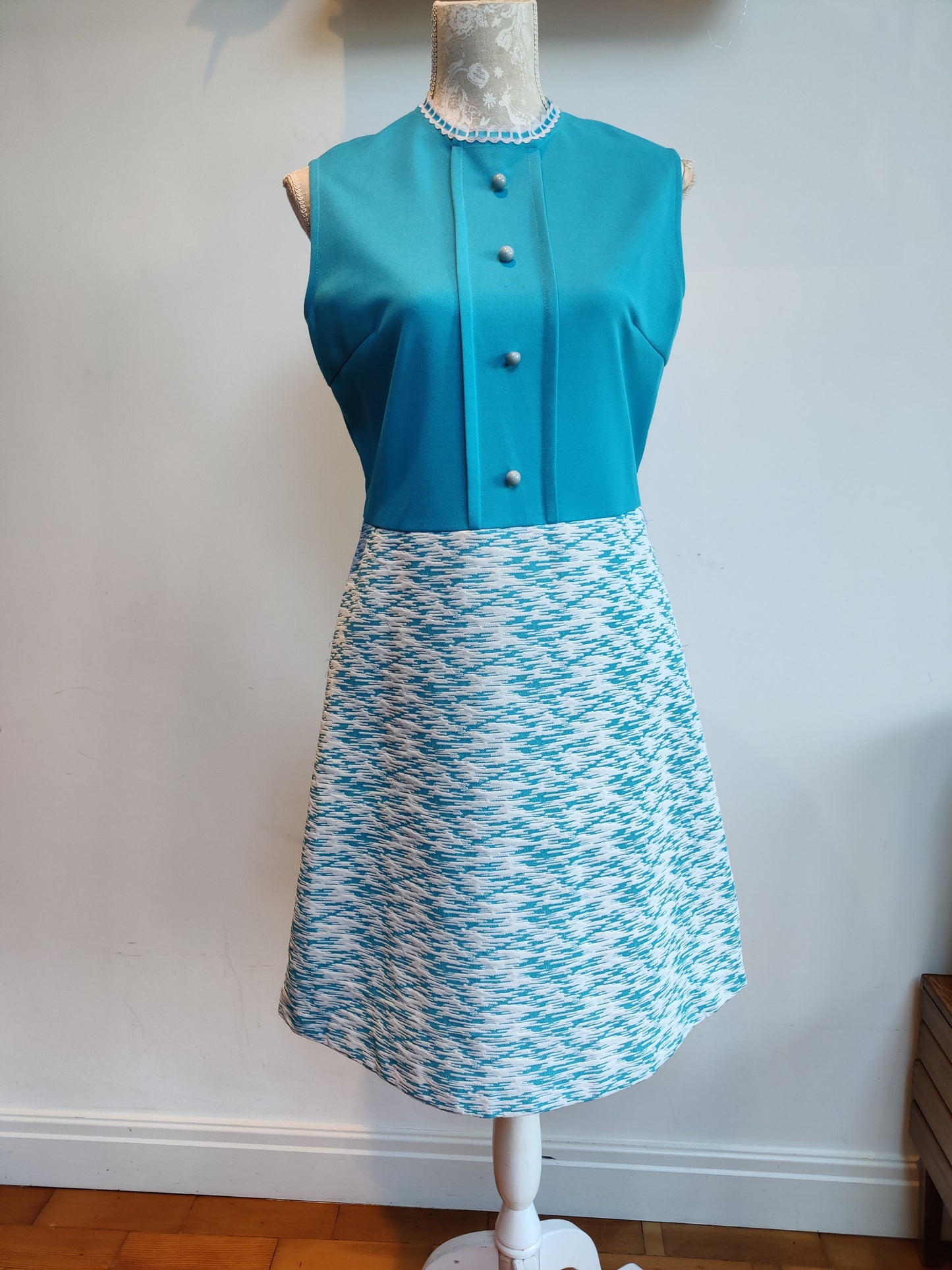 stunning Ladies mod suit
