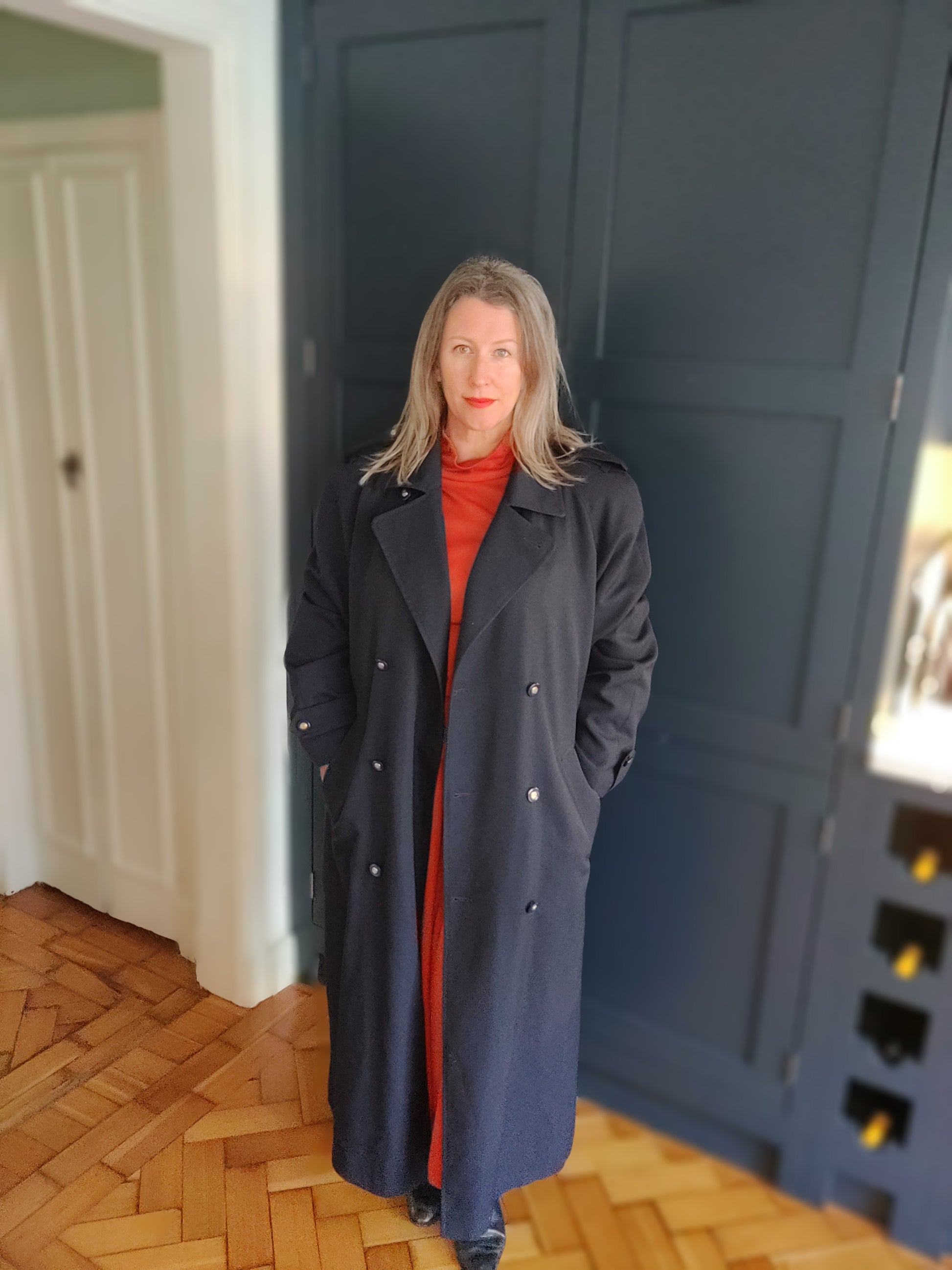 Classic 80s navy blue belted mac. size 16