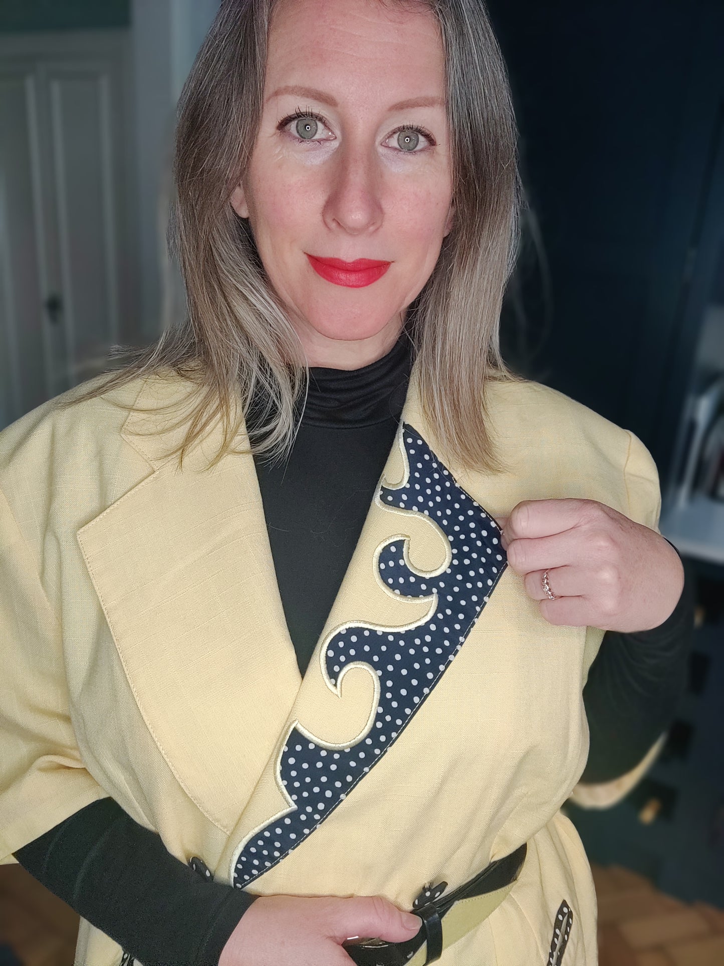 Awesome 80s yellow and black blazer Size 22.