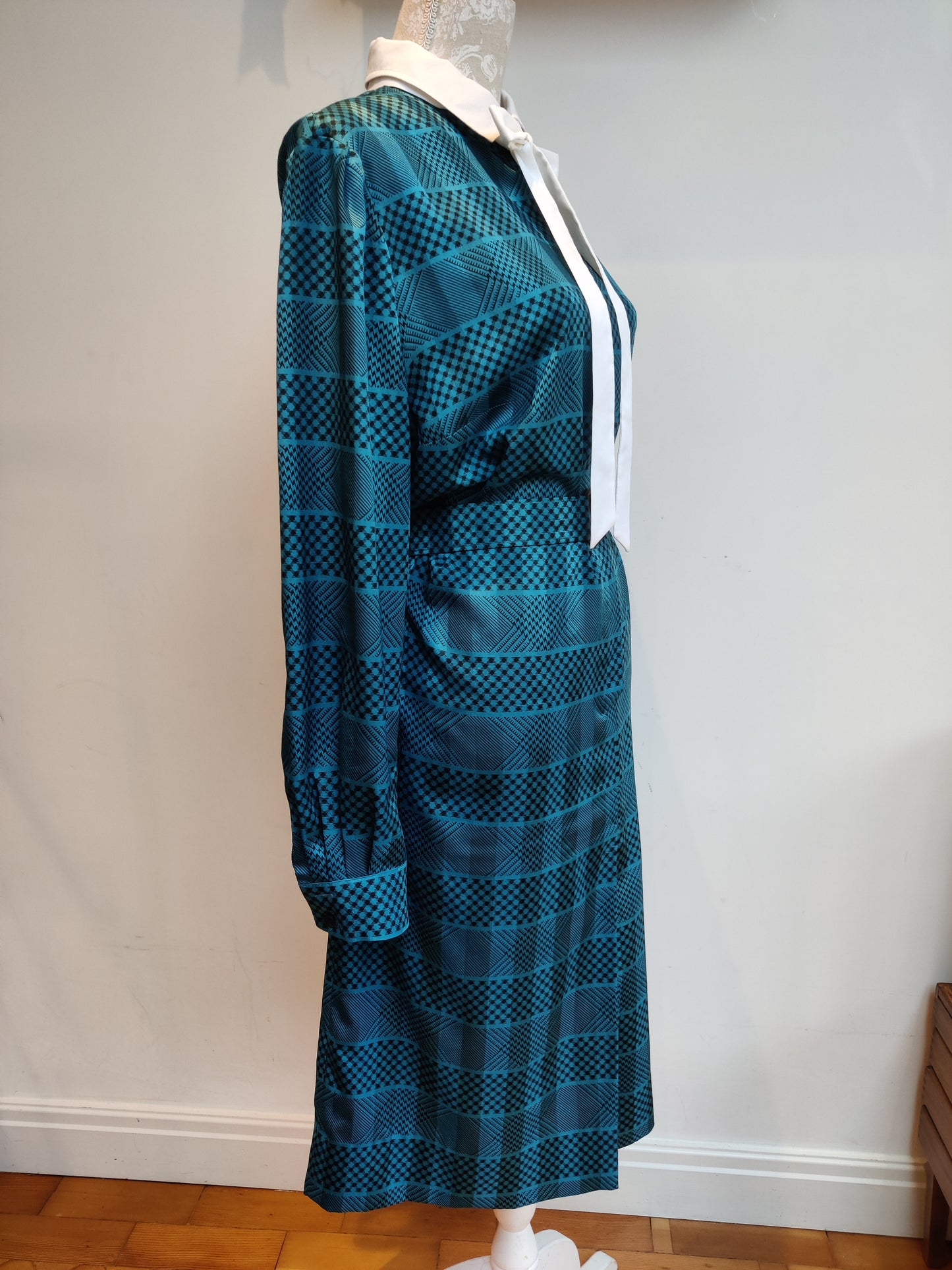 80s plus size dress with pussy bow