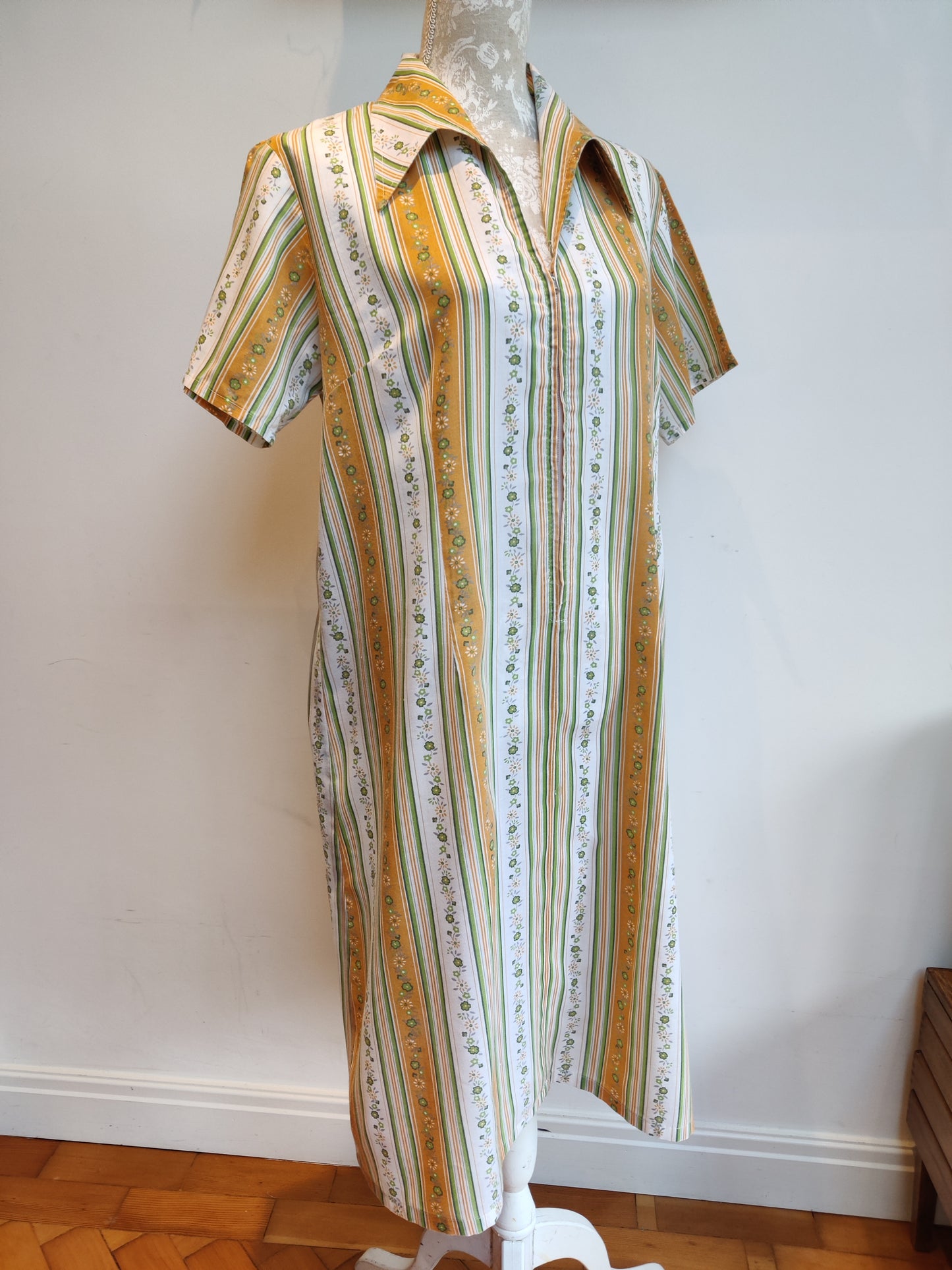 vintage dress with dagger collar. 18