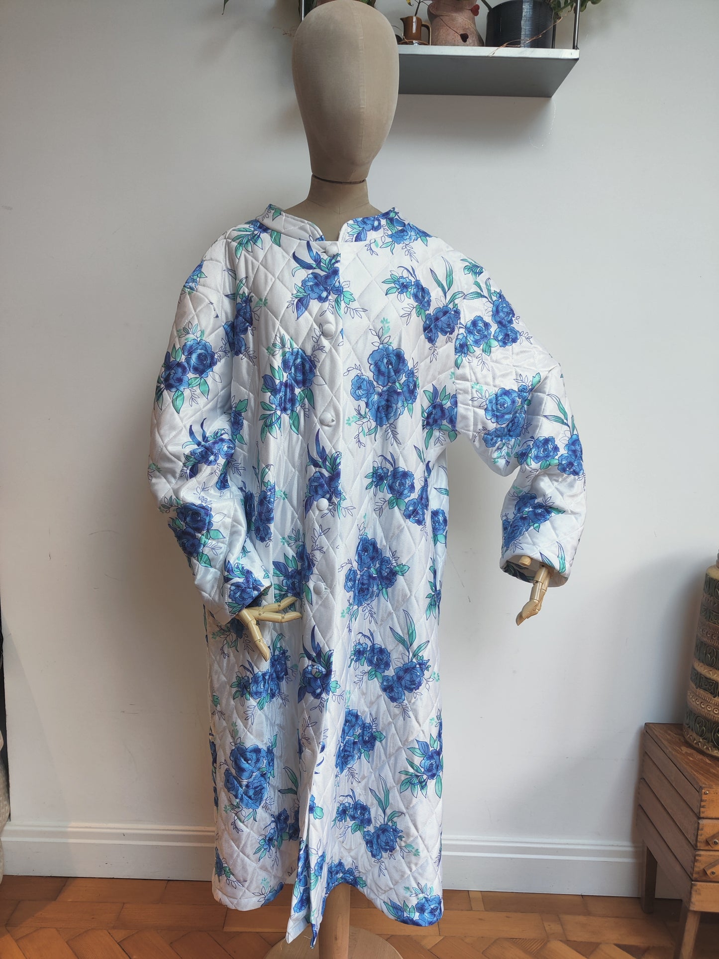 Gorgeous quilted housecoat in blue floral print