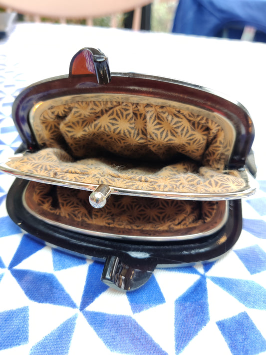 Vintage purse with central divider