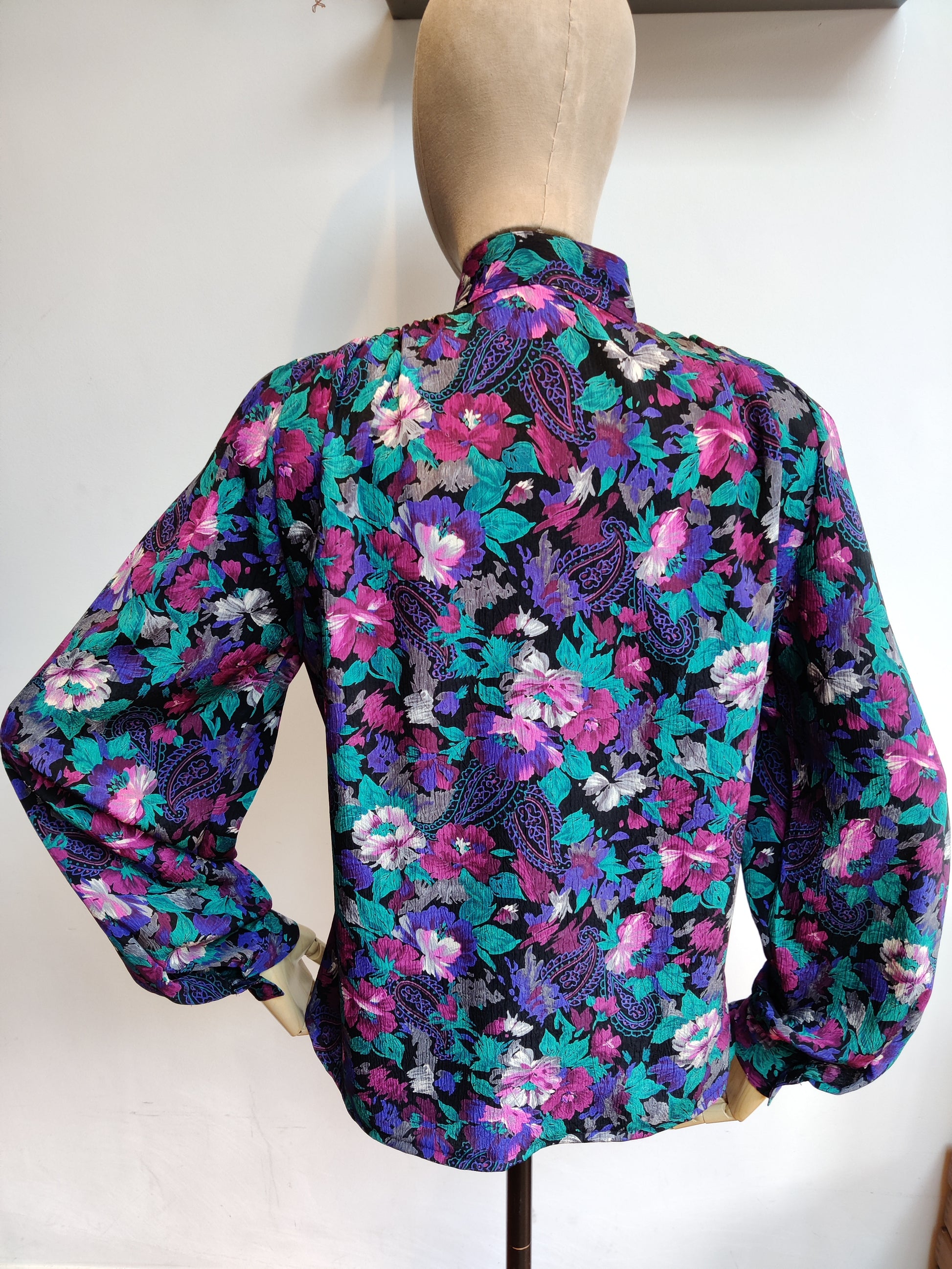 Vintage shirt with wide sleeves