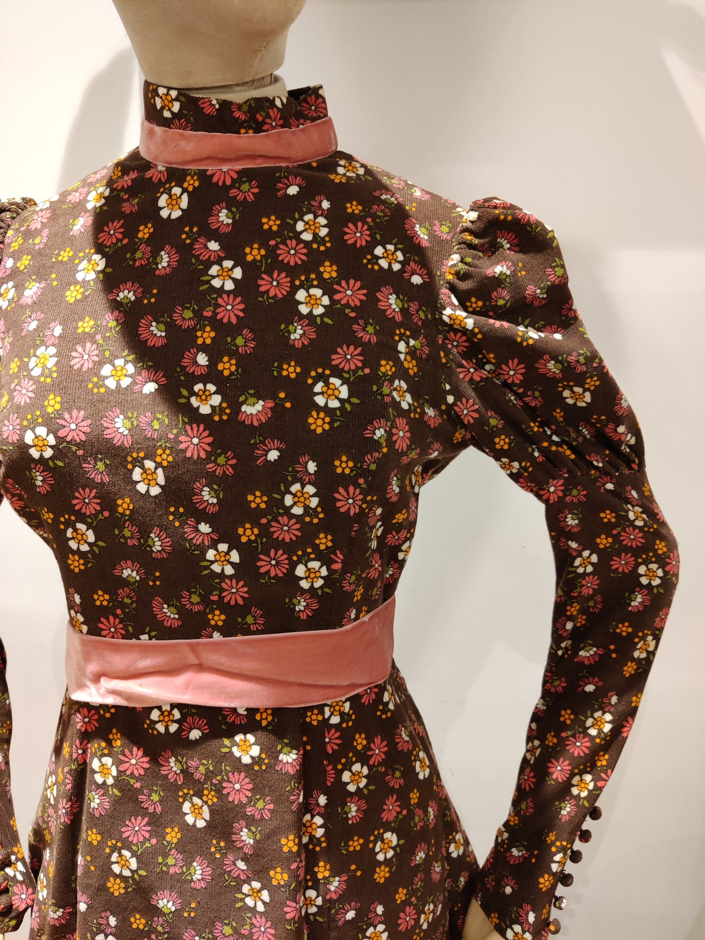 Beautiful vintage maxi in brown and pink corduroy