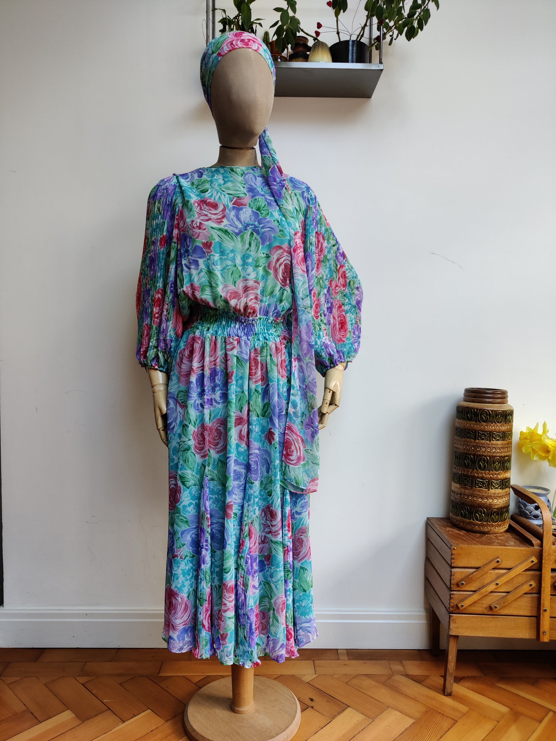 Gorgeous 80's floral midi dress